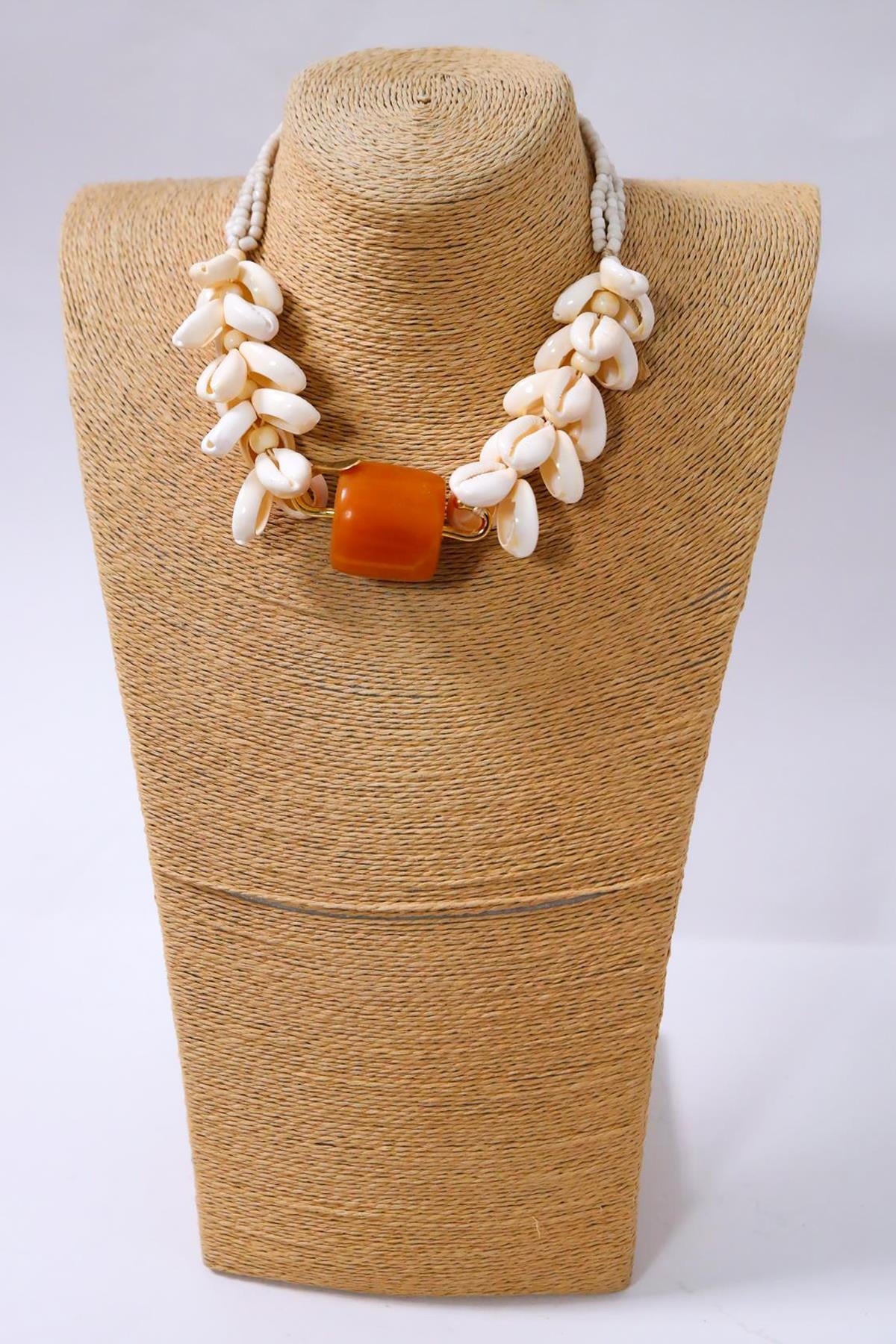 Reçine Taş Detaylı Deniz Kabuğu Tasarım Kolye - Şaman Butik Reçine Taş Detaylı Deniz Kabuğu Tasarım Kolye