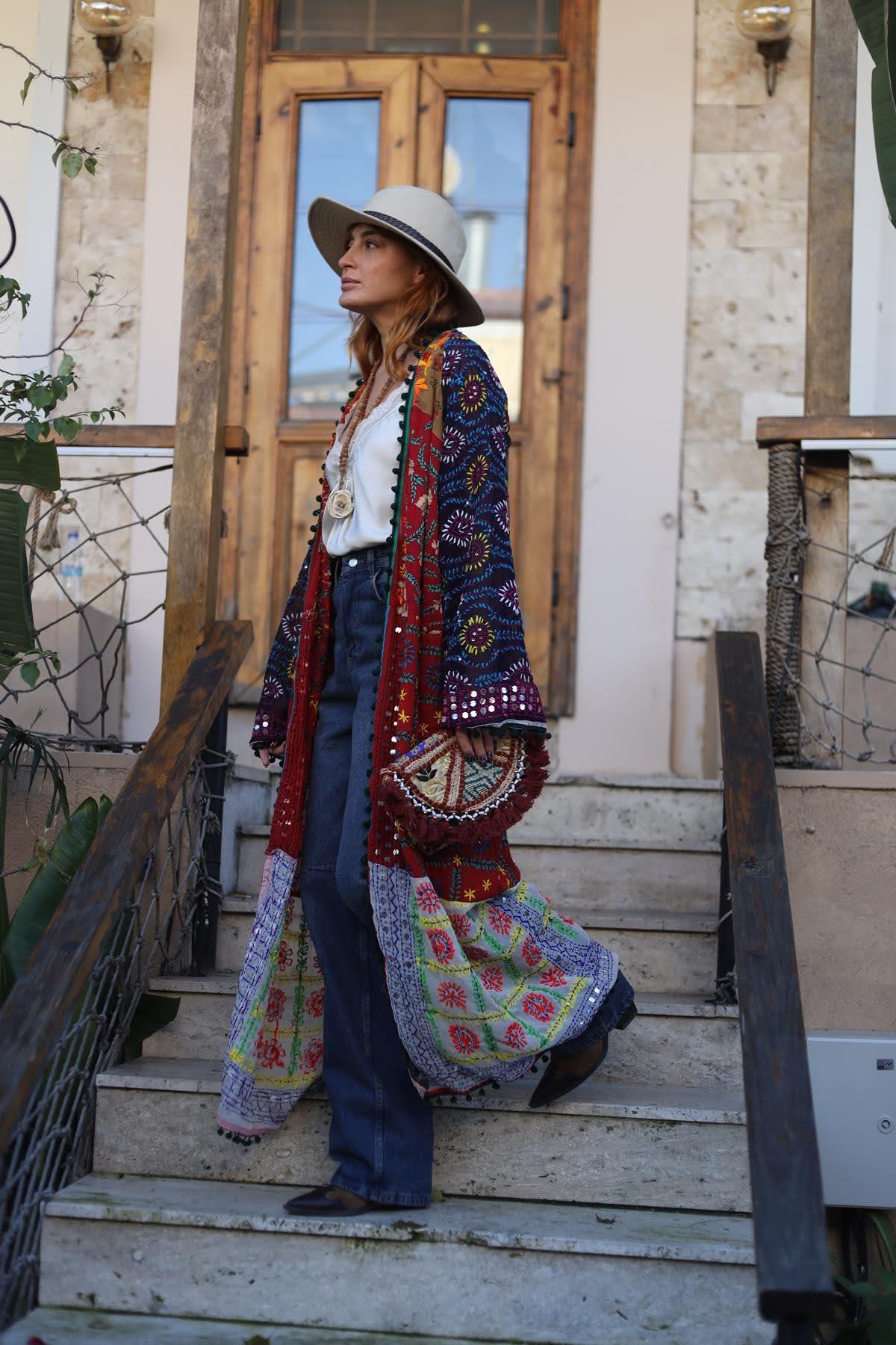 Renkli Pul İşlemeli Kenarları Ponponlu Bohem Kaftan