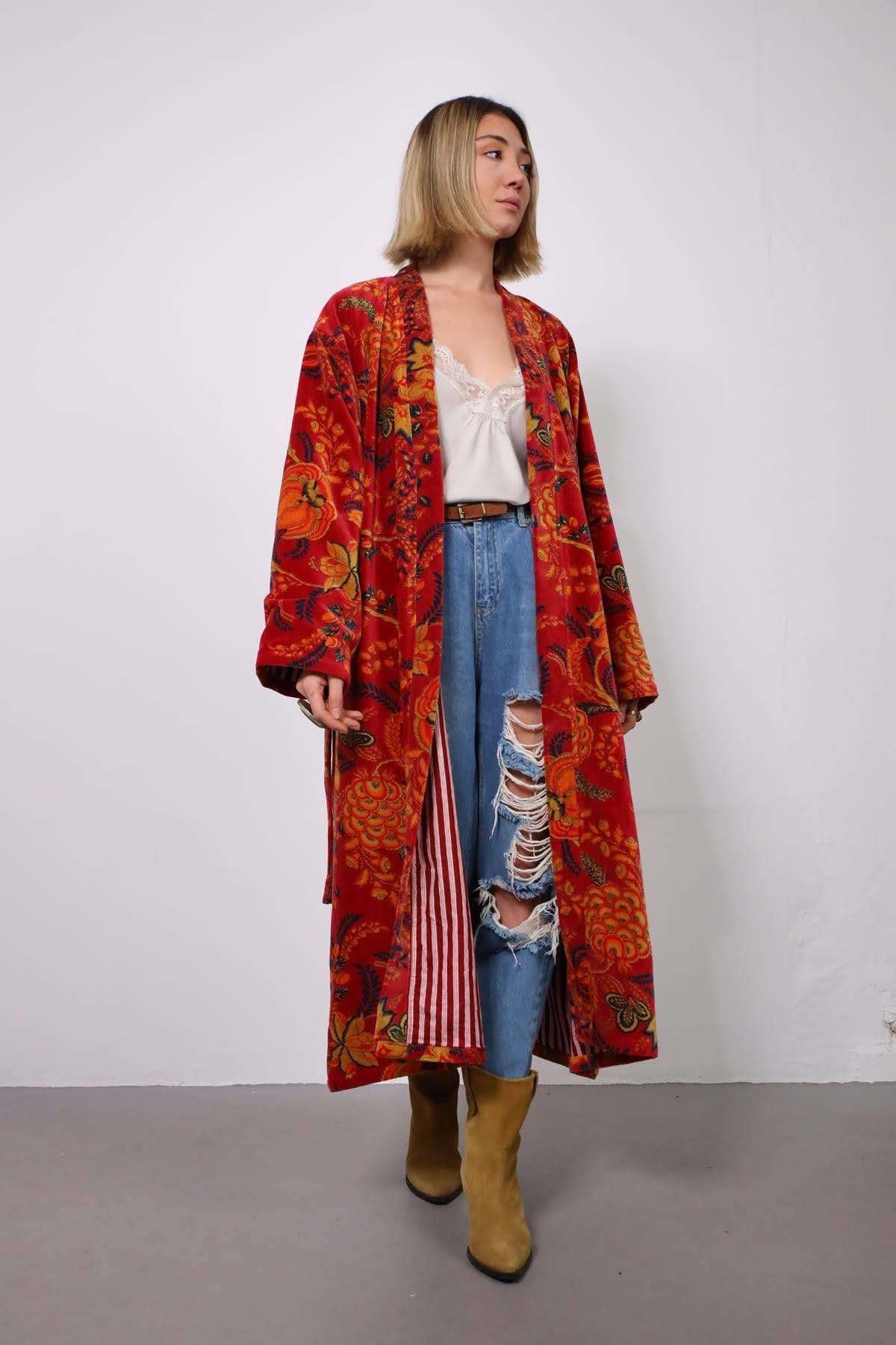 Mercan Rengi Otantik Desenli Kuşaklı Kadife Kaftan - Şaman Butik Mercan Rengi Otantik Desenli Kuşaklı Kadife Kaftan