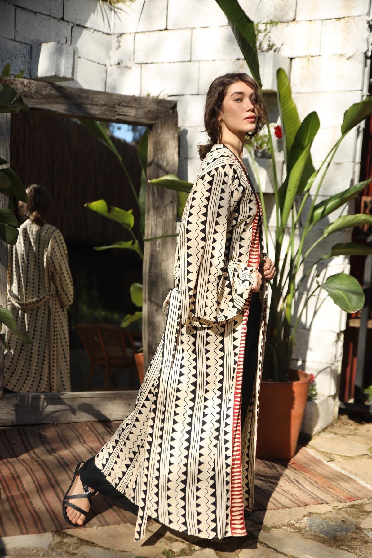 Krem Rengi Otantik Baskılı Kemerli Kimono