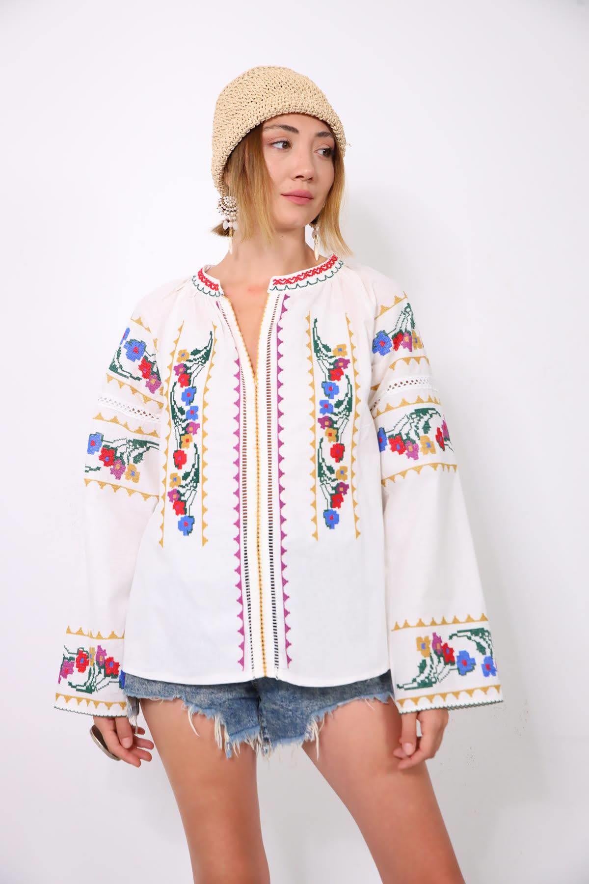 Beyaz Kanaviçe İşlemeli Dantel Detaylı Bluz - Şaman Butik Beyaz Kanaviçe İşlemeli Dantel Detaylı Bluz