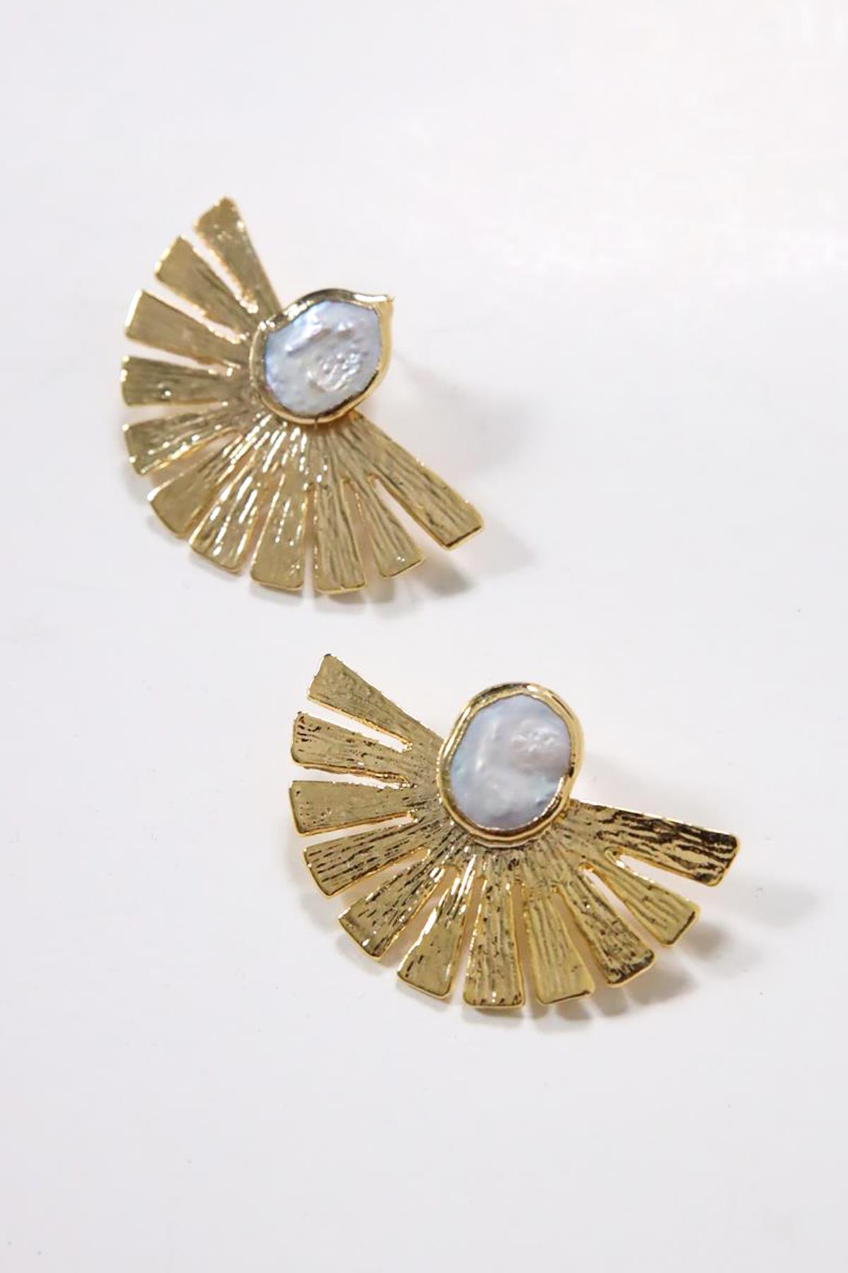  Sedef Detaylı Altın Kaplama Küpe