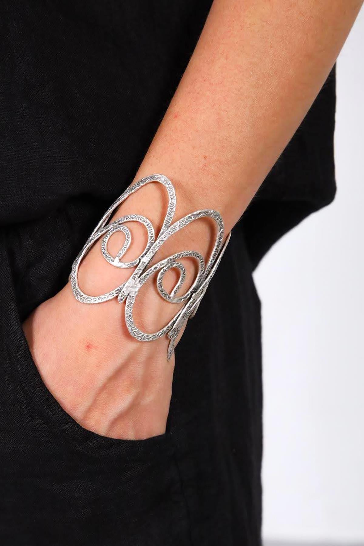 Desenli Gümüş Kaplama El Yapımı Bileklik - Şaman Butik Desenli Gümüş Kaplama El Yapımı Bileklik