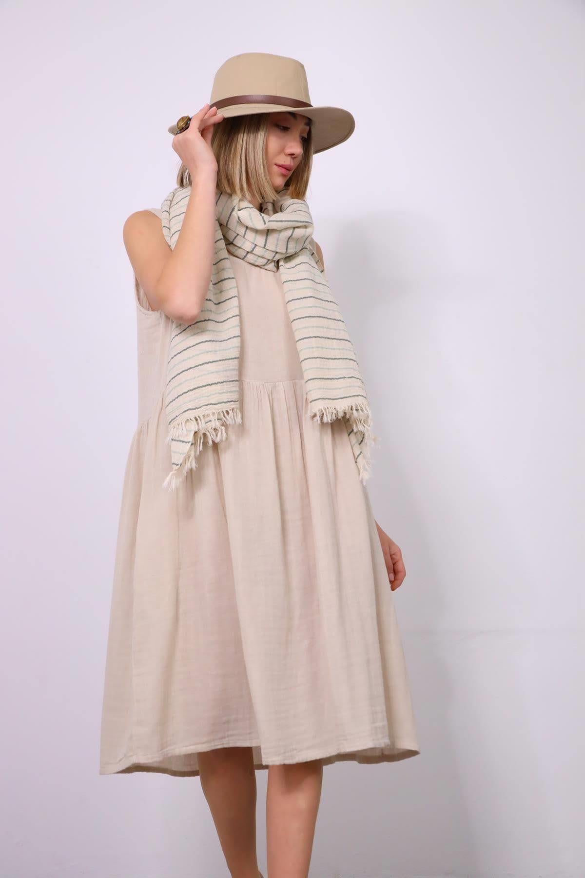 Bej Kayık Yaka Pileli Kolsuz Elbise - Şaman Butik Bej Kayık Yaka Pileli Kolsuz Elbise