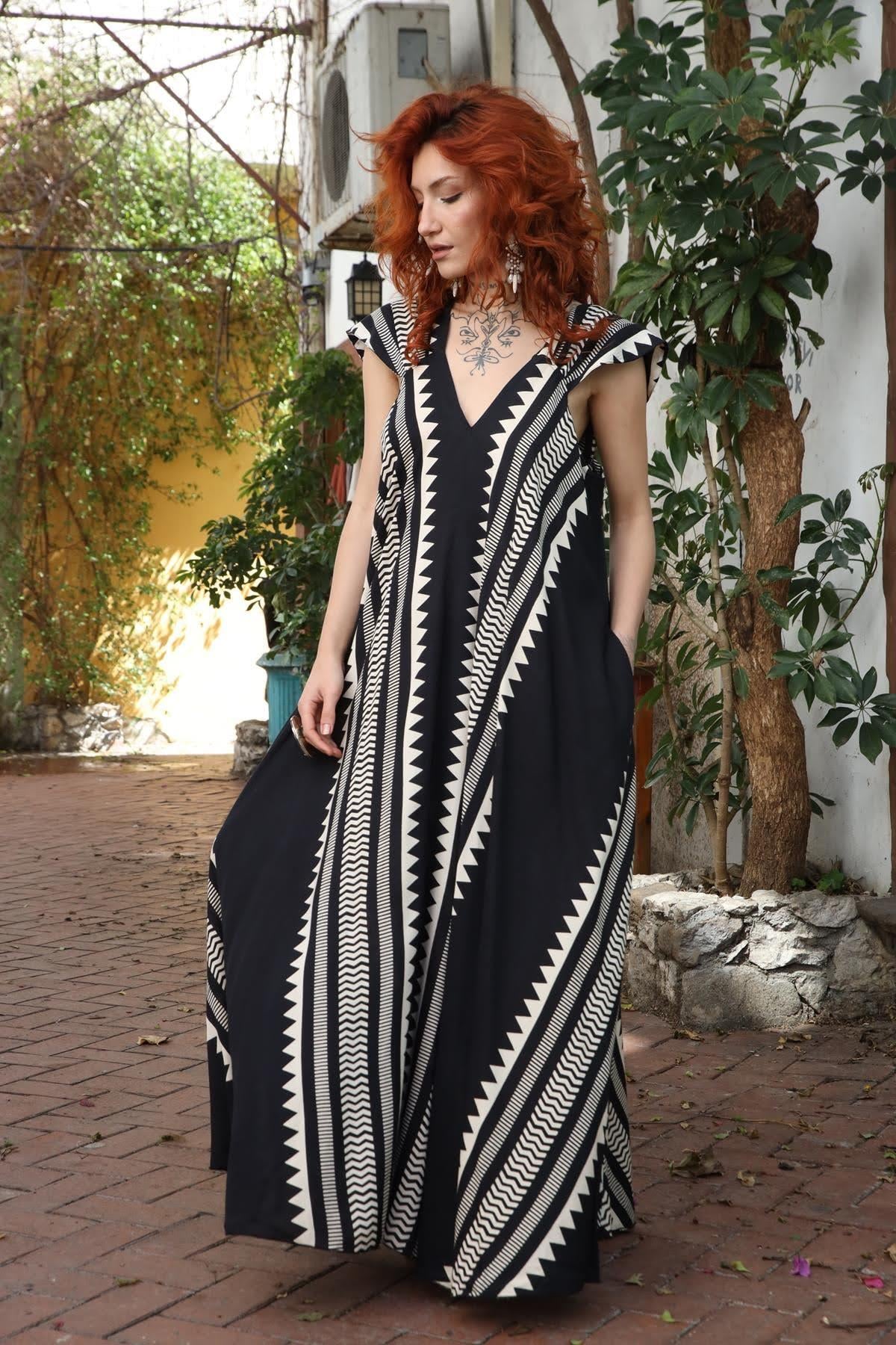 Siyah Desenli Önü Arkası V Kalın Askılı Elbise