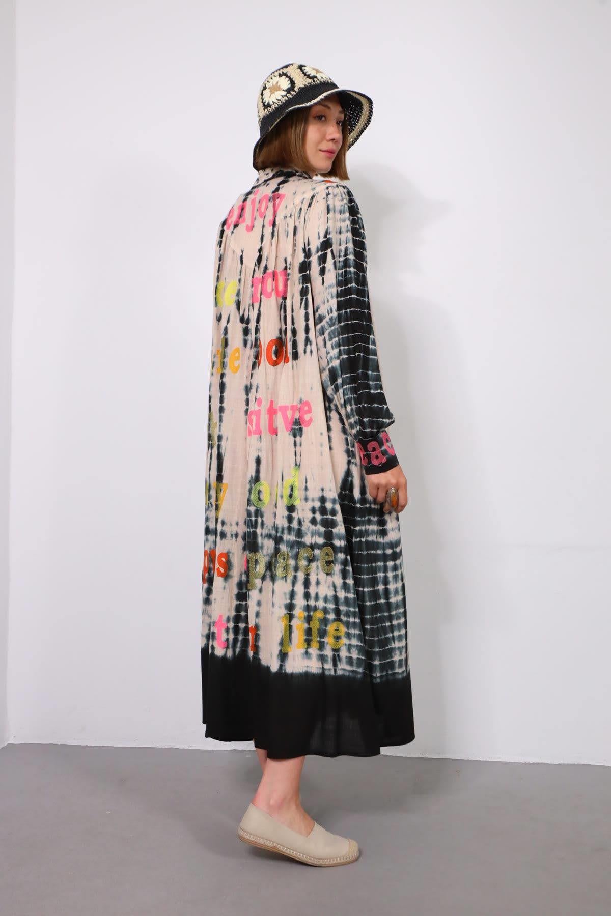 Krem Rengi Yazı İşlemeli Batikli Salaş Gömlek Elbise - Şaman Butik Krem Rengi Yazı İşlemeli Batikli Salaş Gömlek Elbise