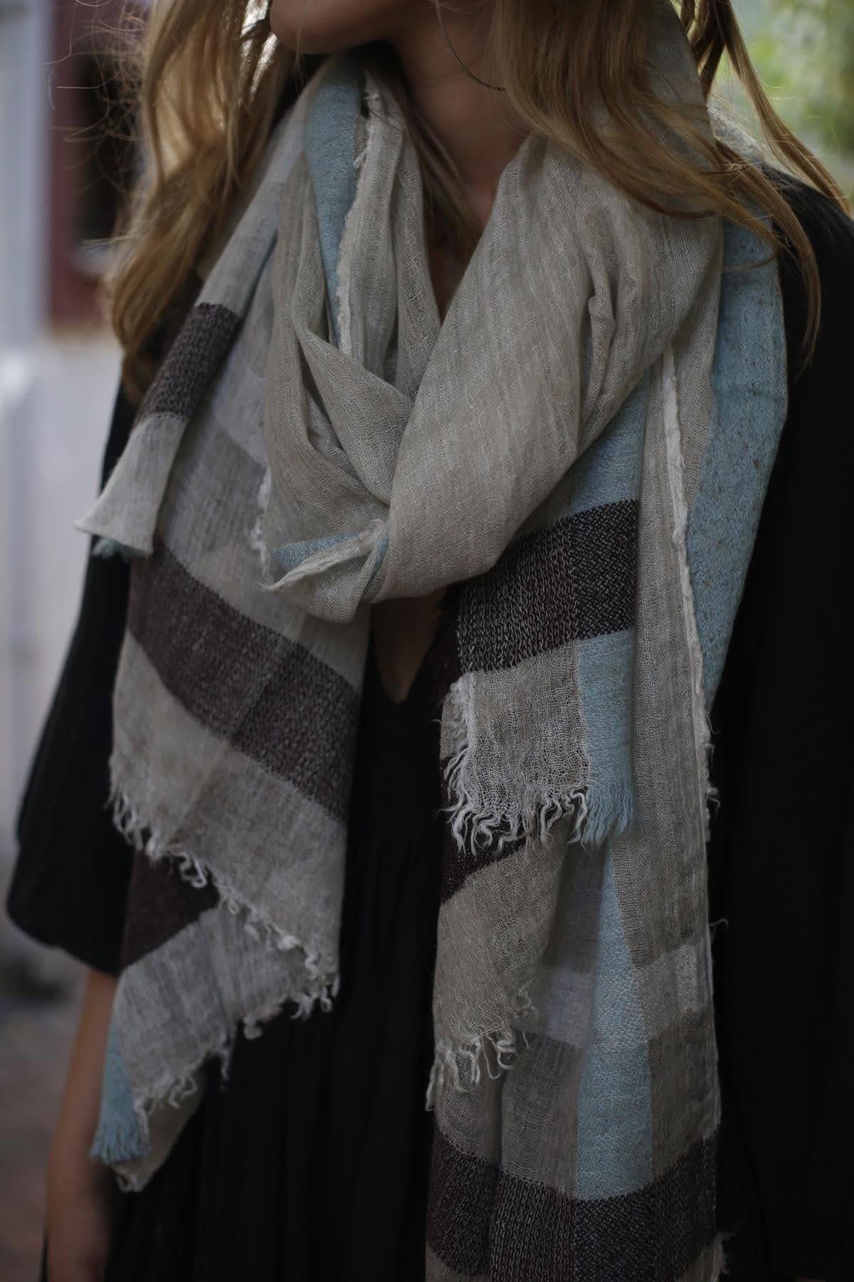 Taş Rengi Garnili Kenarları Püsküllü Şal