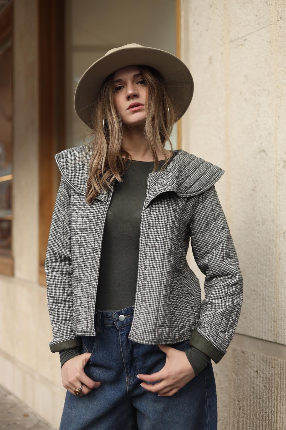 Haki Kareli Büyük Yakalı Düz Kapitone Ceket