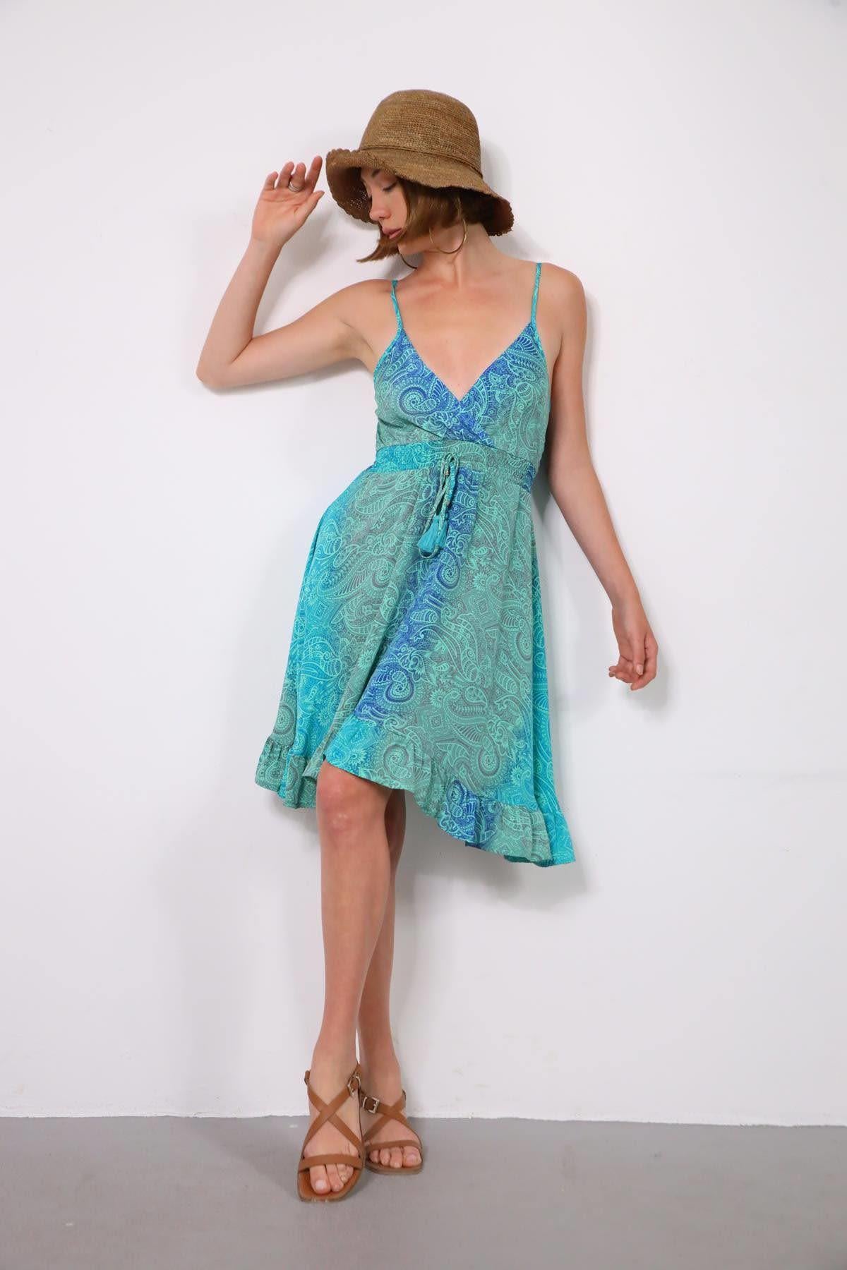 Turkuaz Şal Desenli Eteği Fırfırlı Askılı Kısa İpek Elbise - Şaman Butik Turkuaz Şal Desenli Eteği Fırfırlı Askılı Kısa İpek Elbise