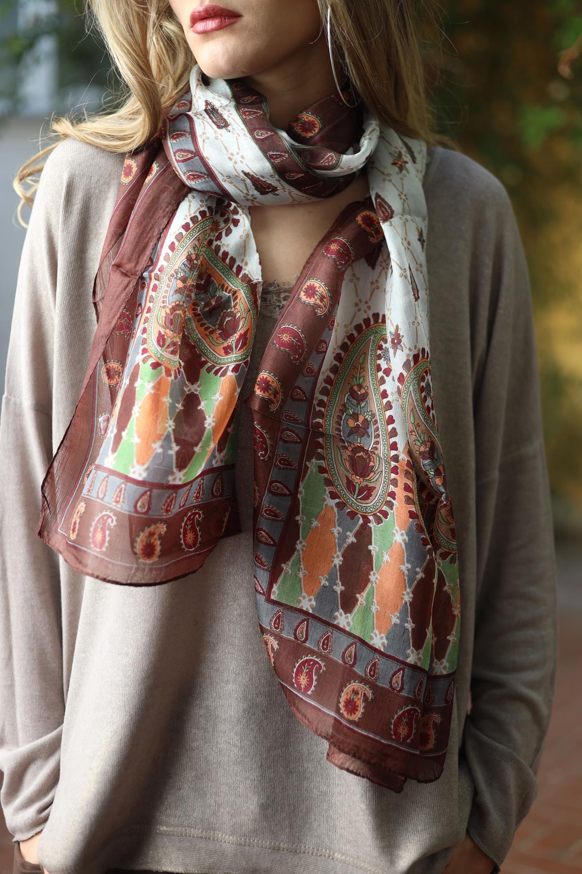Kahverengi Desenli İpek Şal