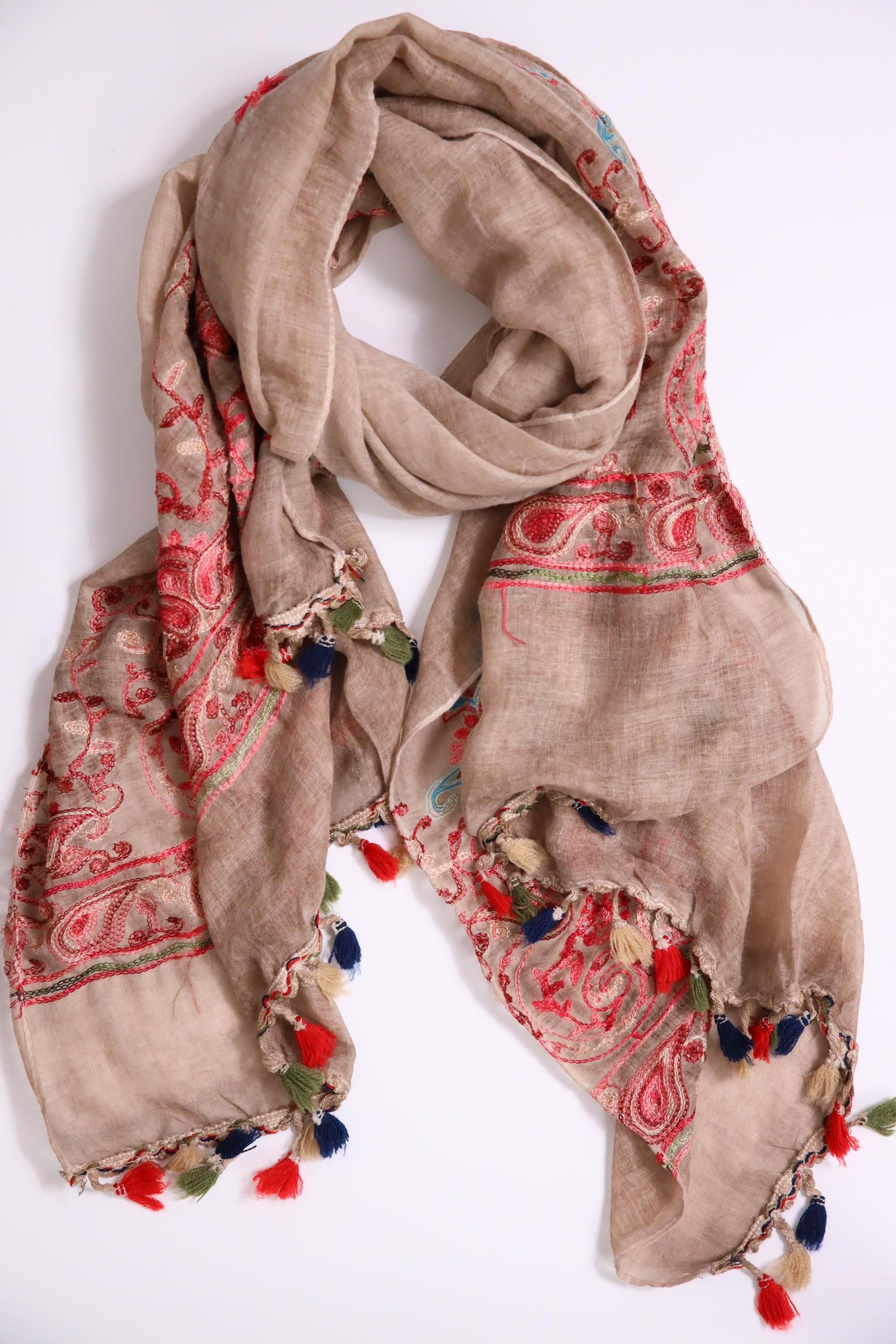  Sütlü Kahverengi İşlemeli Püsküllü Şal