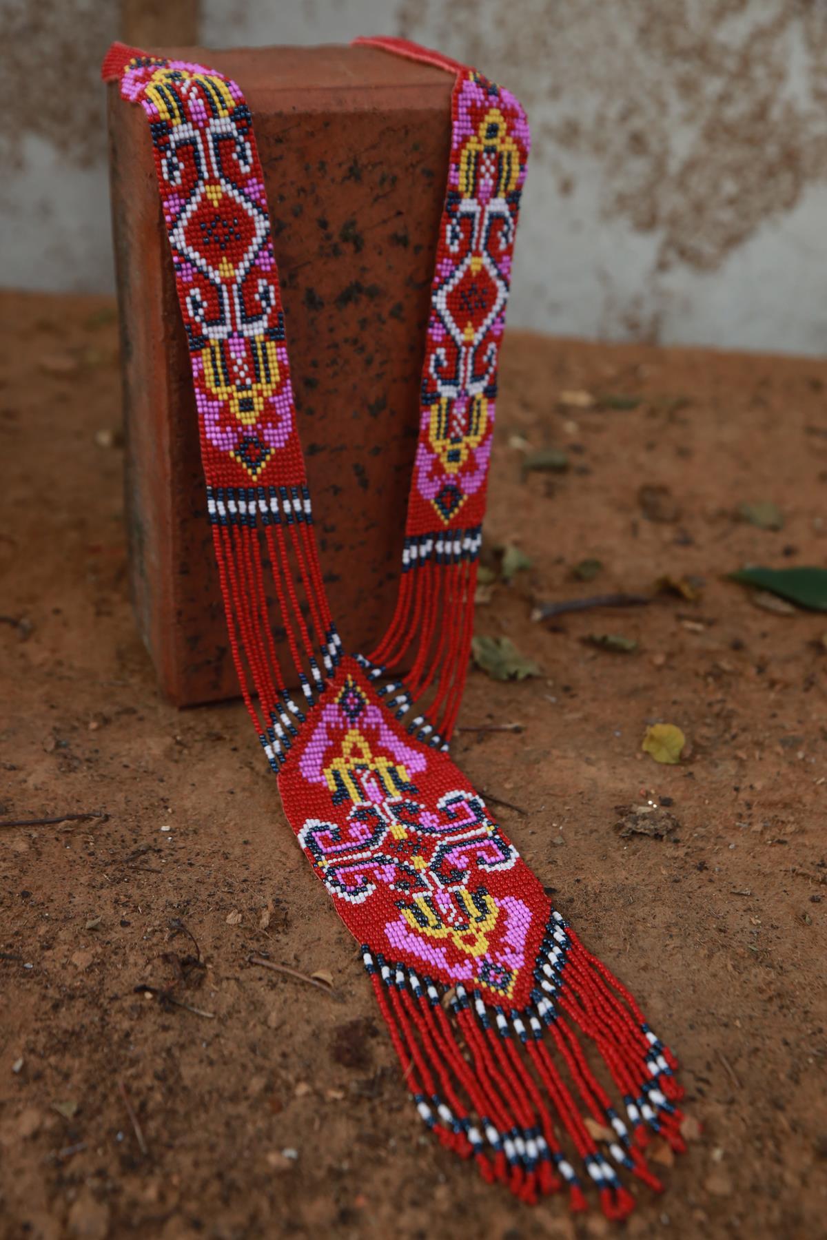 Red Bead Knitted Tie Necklace
