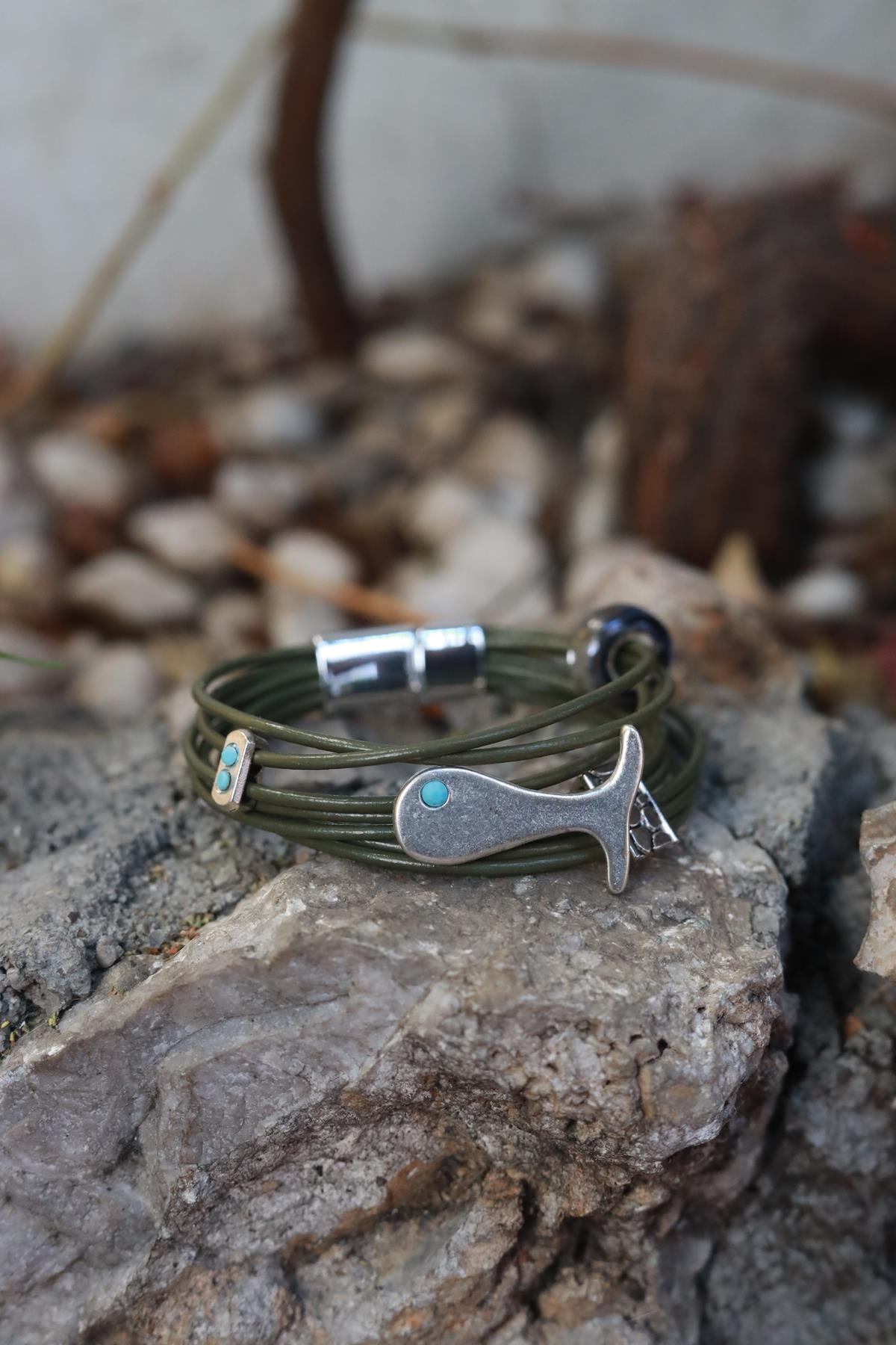 Balık Detaylı Haki Deri Tasarım Bileklik