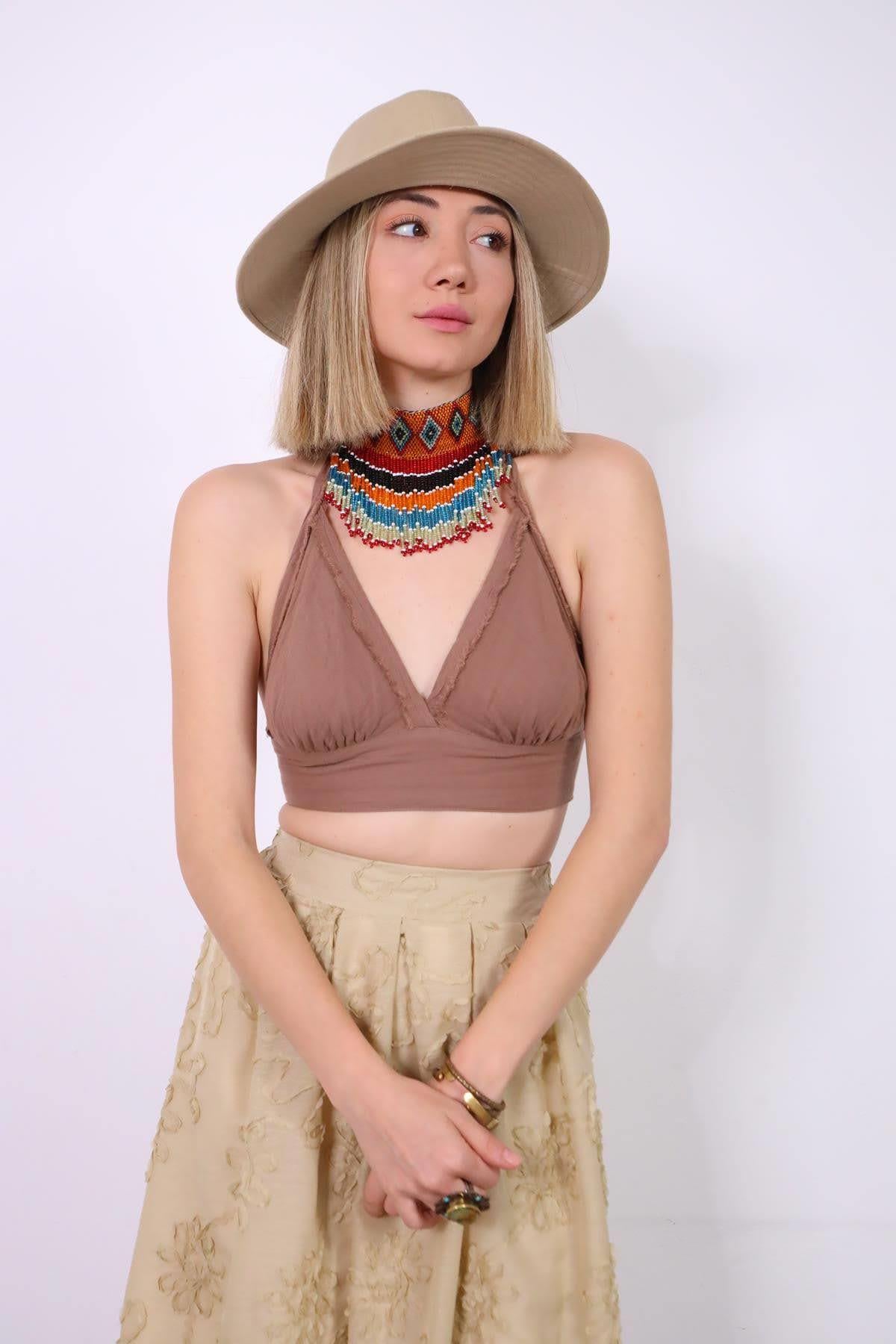 Kahverengi Püsküllü Boyundan Bağlamalı Crop Bluz - Şaman Butik Kahverengi Püsküllü Boyundan Bağlamalı Crop Bluz