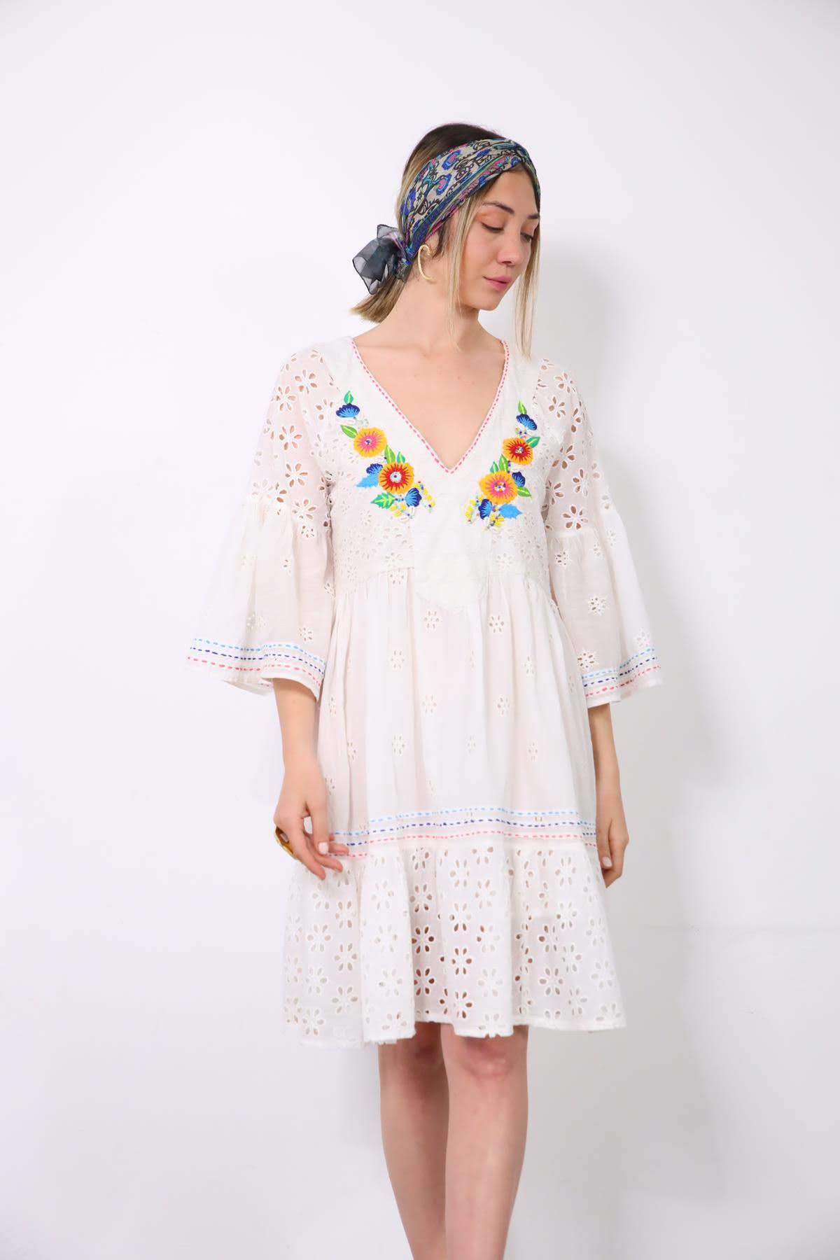 Beyaz V Yaka Dikiş Detaylı İşlemeli Fisto Elbise - Şaman Butik Beyaz V Yaka Dikiş Detaylı İşlemeli Fisto Elbise