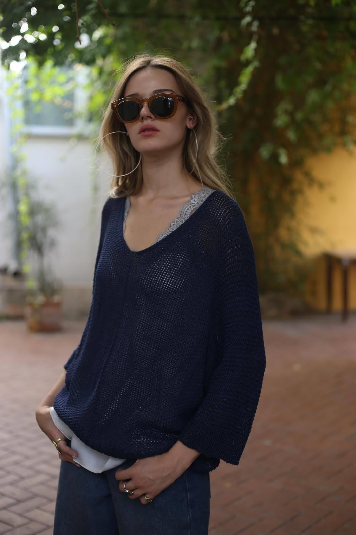 Lacivert Önü Kısa Salaş Triko Bluz