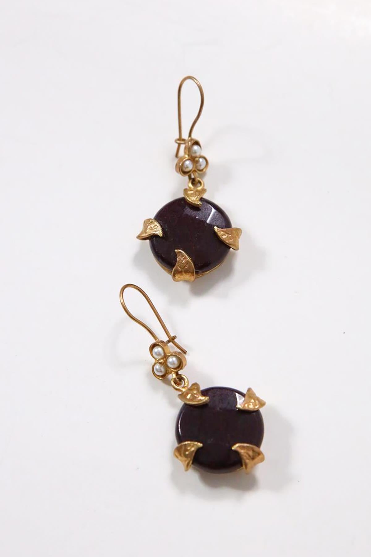  Oniks Taşlı İnci Detaylı Sallantılı Küpe