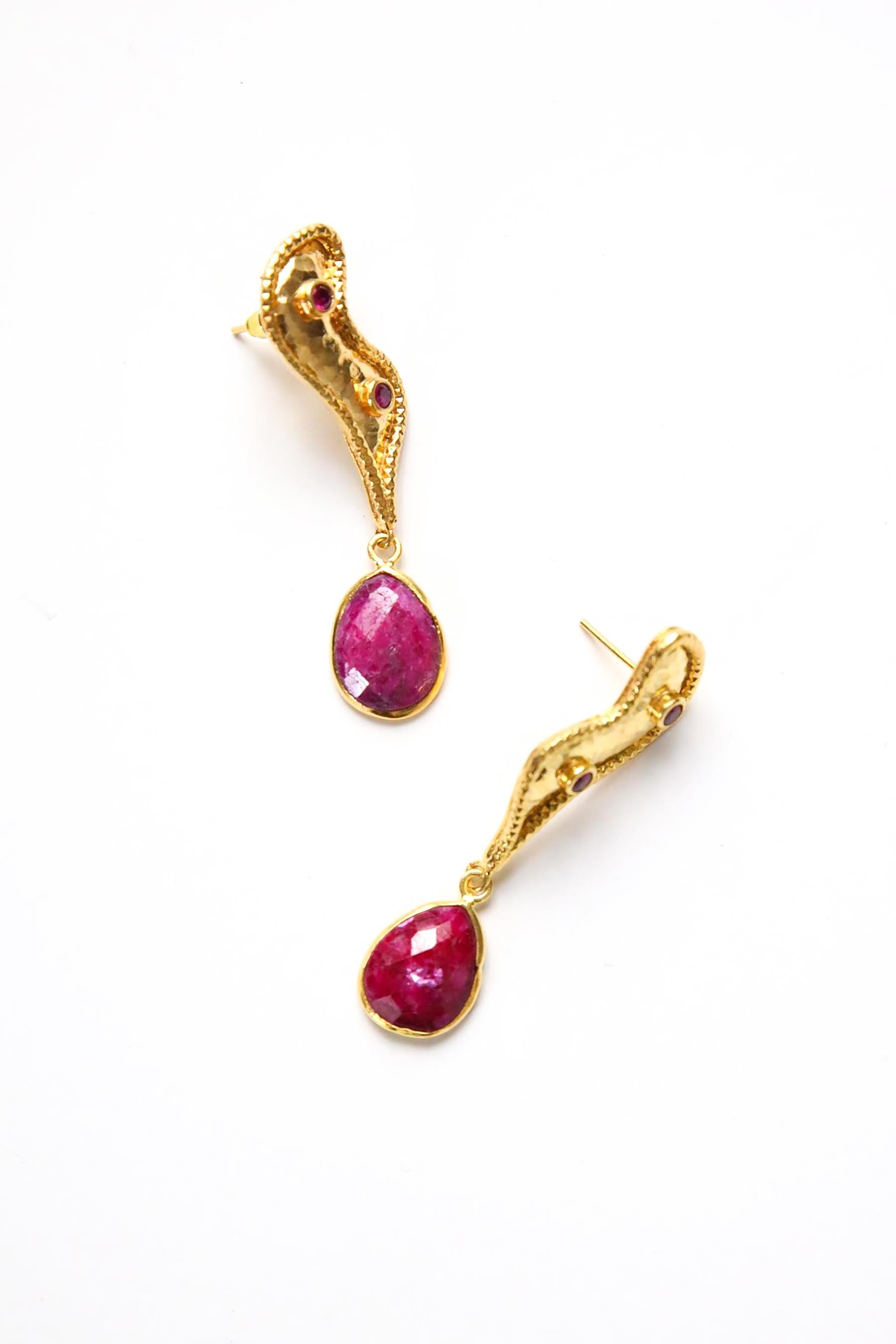 Altın Kaplama Sallantılı Küpe - Şaman Butik Altın Kaplama Sallantılı Küpe