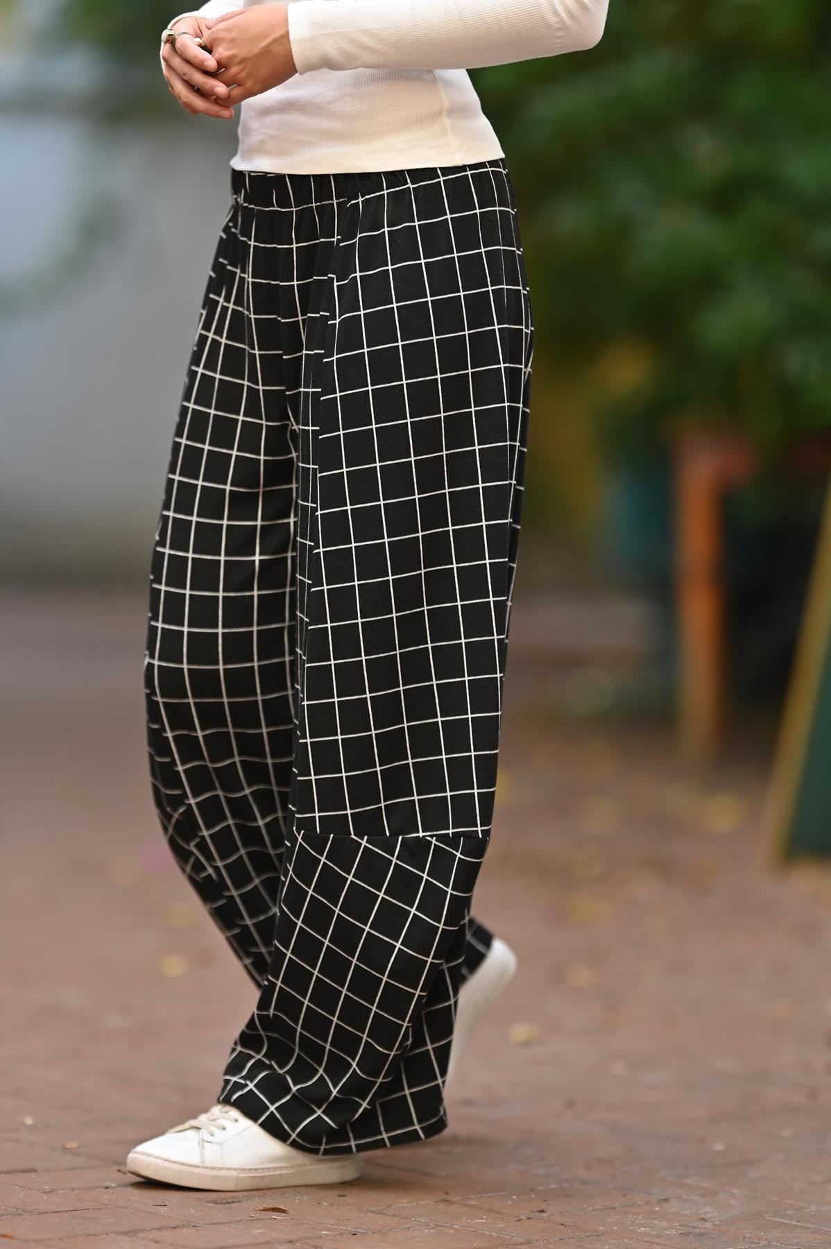 Siyah Kareli Rahat Pantolon