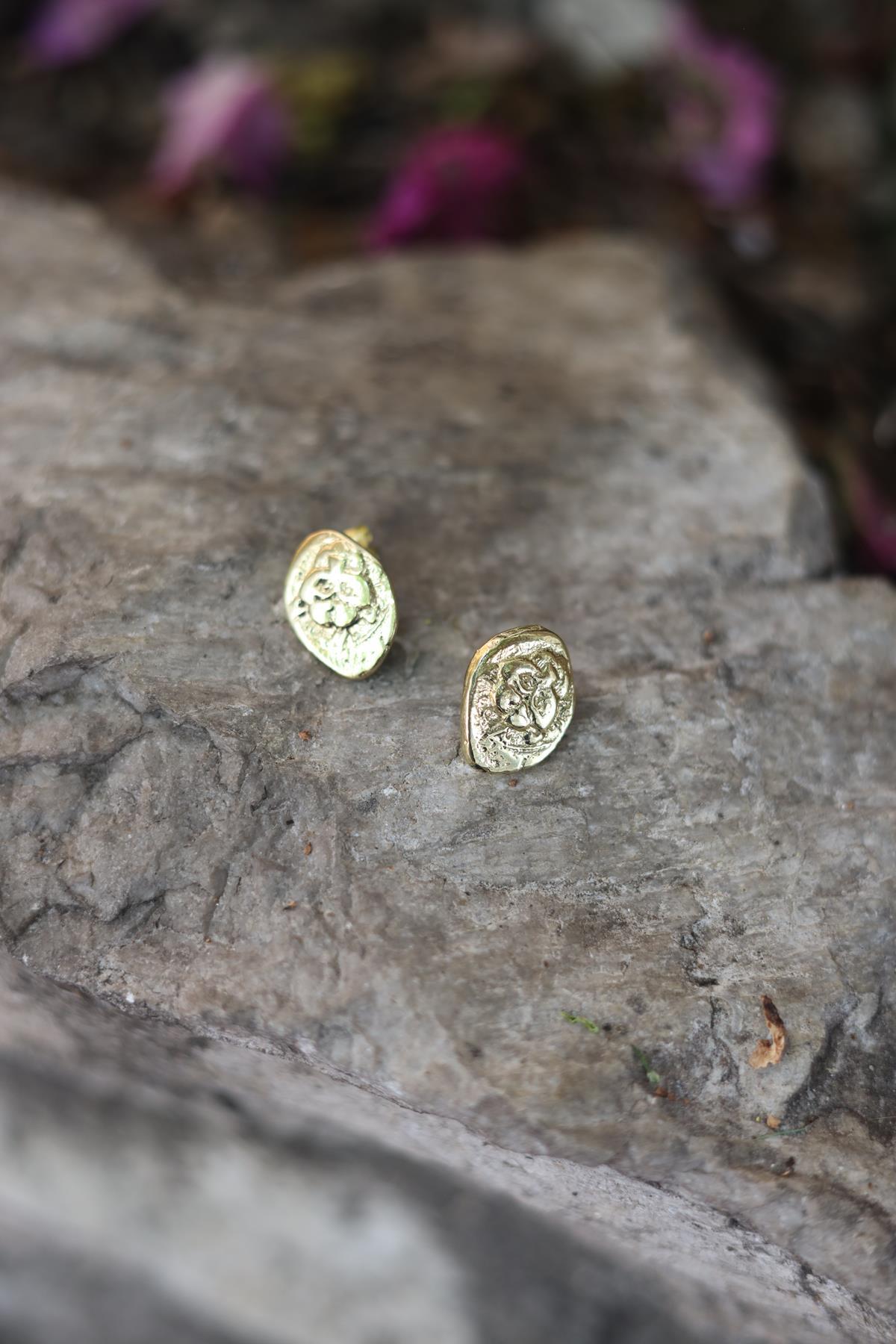 Design Bronze Earrings