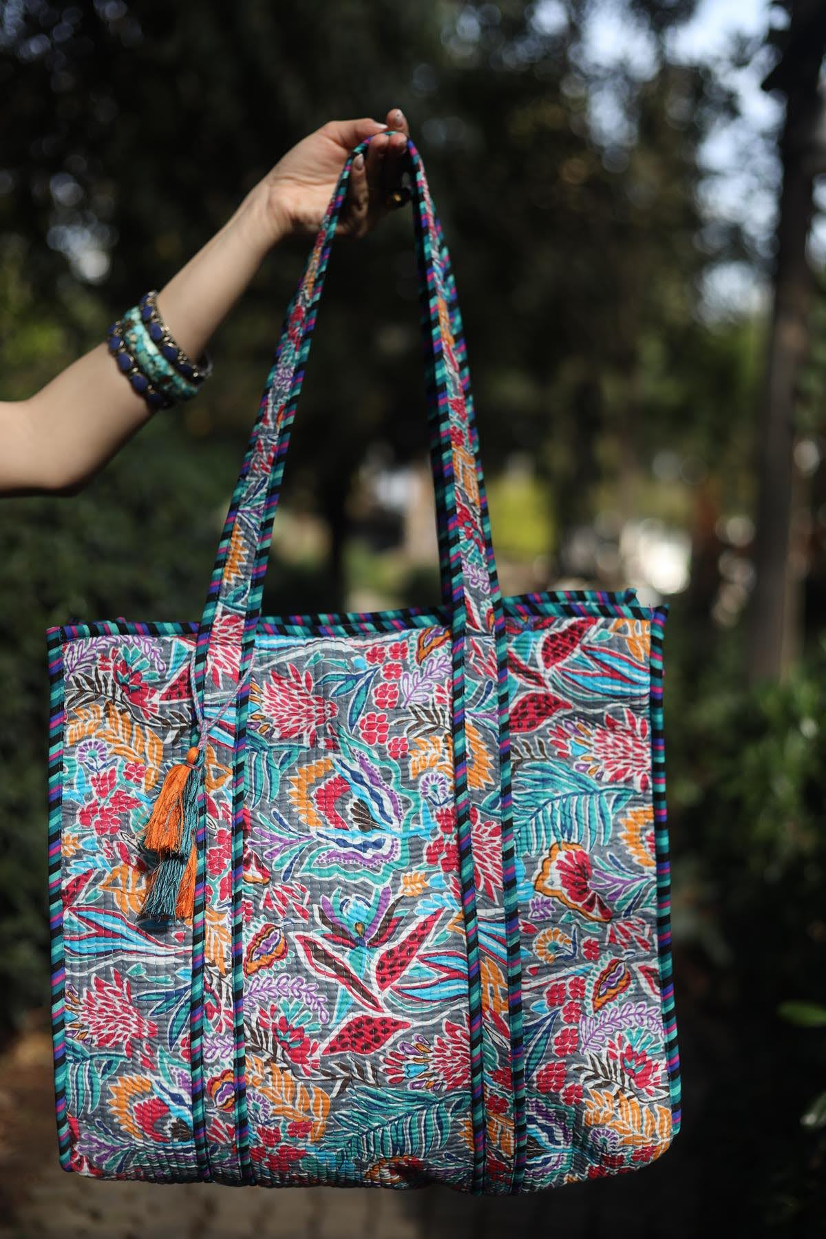 Gri Desenli Kapitone Çanta