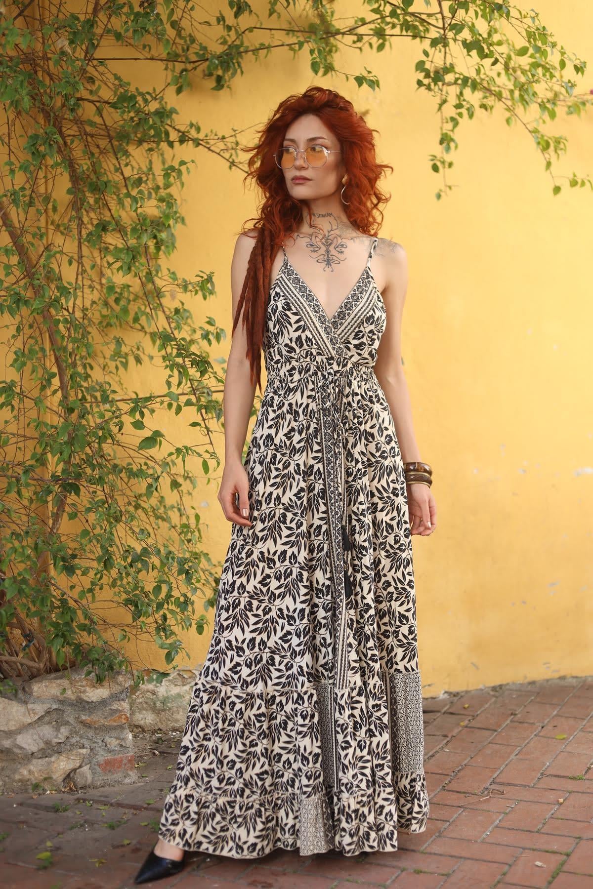 Krem Rengi Gold Detaylı Sırtı Gipeli İp Askılı İpek Elbise