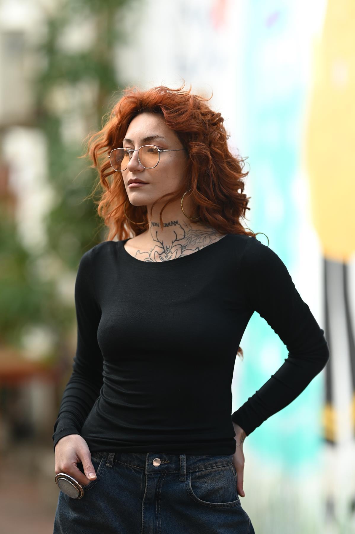 Siyah Geniş Yaka Uzun Kollu Body