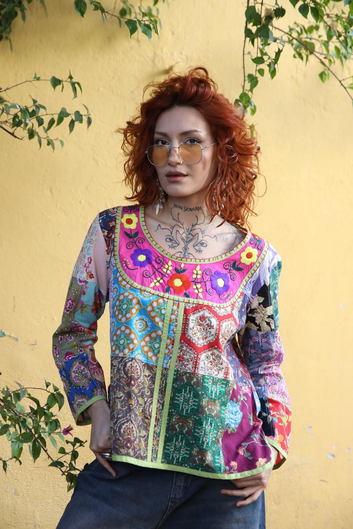 Fıstık Yeşili Yakası Nakışlı Patchwork Bluz