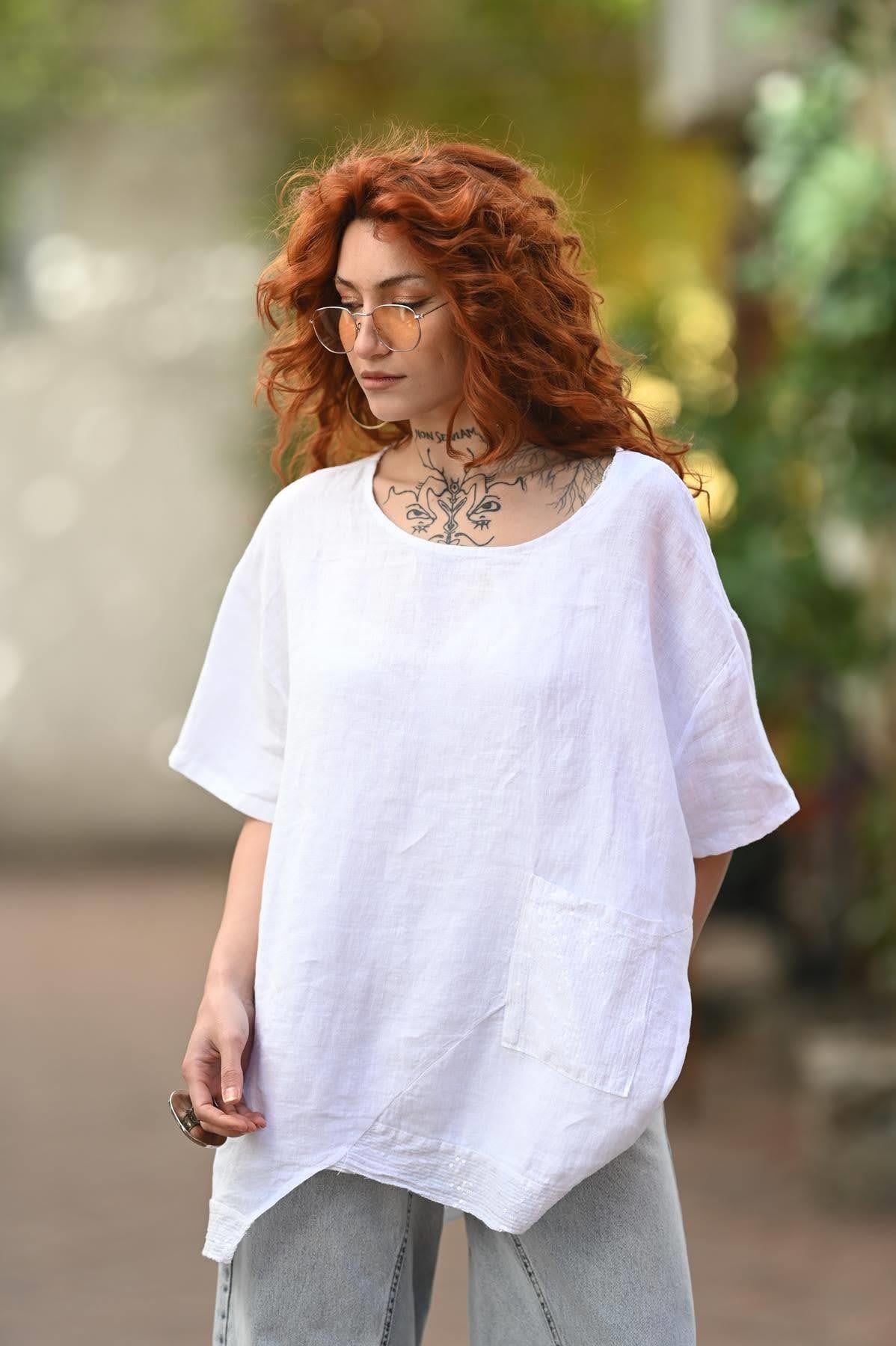 Beyaz Payetli Asimetrik Kesim Cepli Keten Bluz