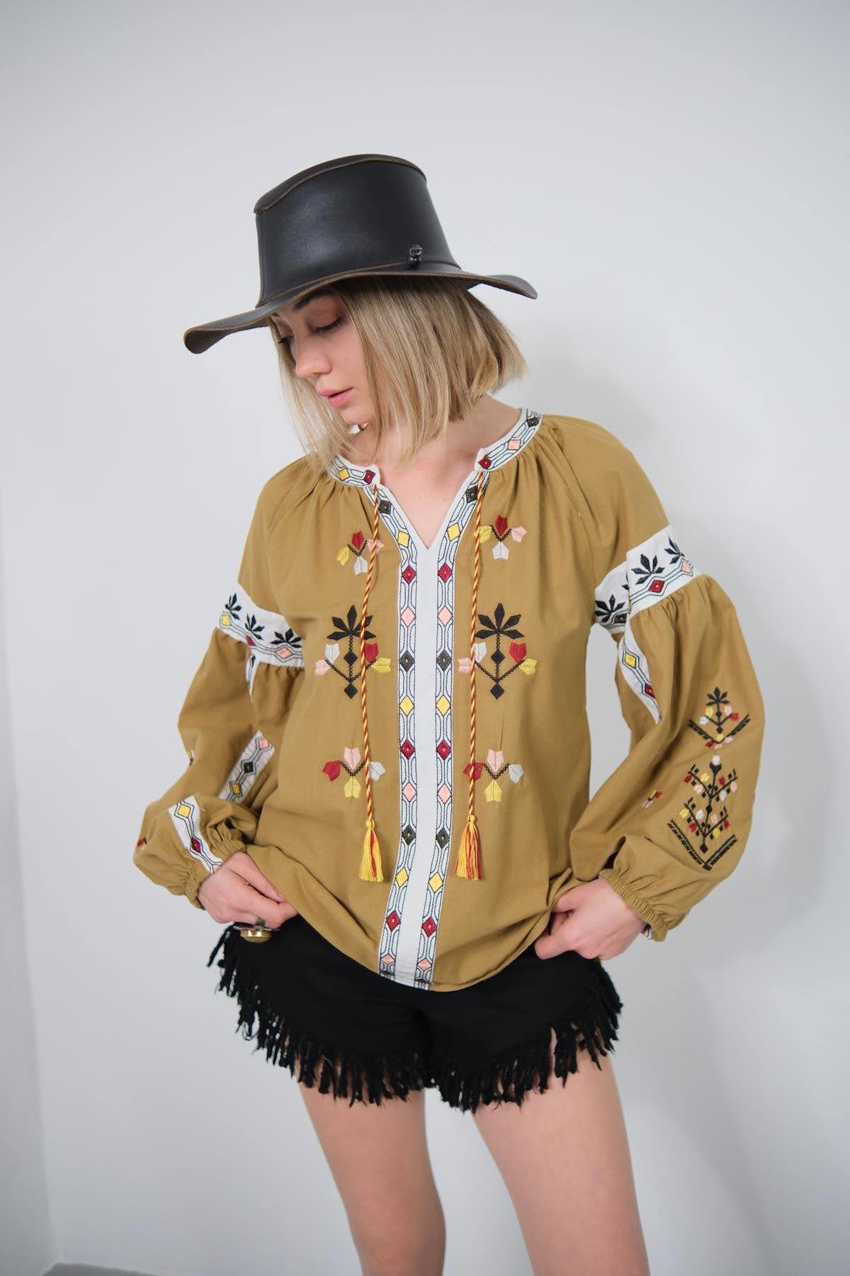 Hardal Rengi Yakası İpli İşlemeli Bluz - Şaman Butik Hardal Rengi Yakası İpli İşlemeli Bluz