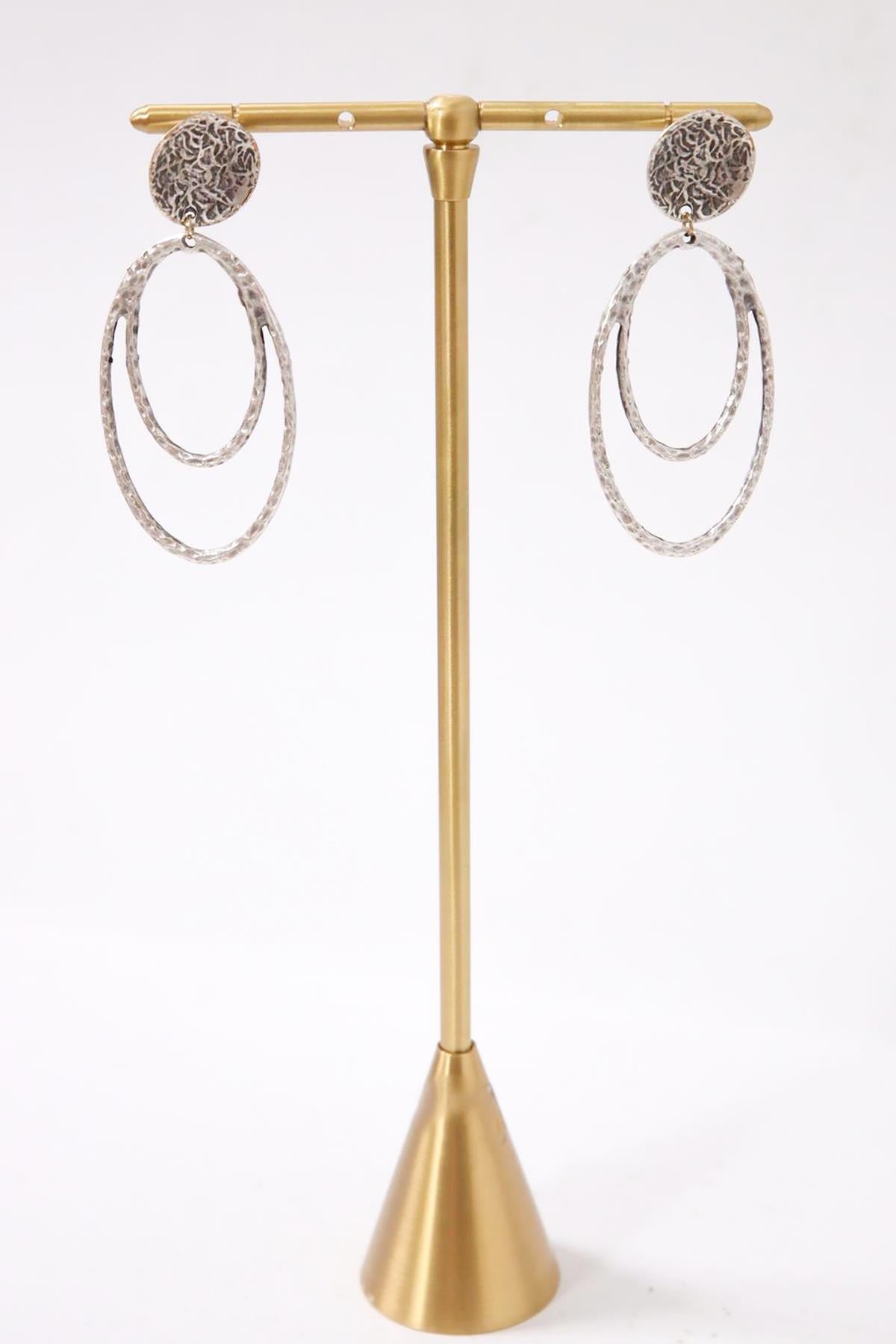  İki Halka Tasarım Dokulu Gümüş Kaplama Küpe