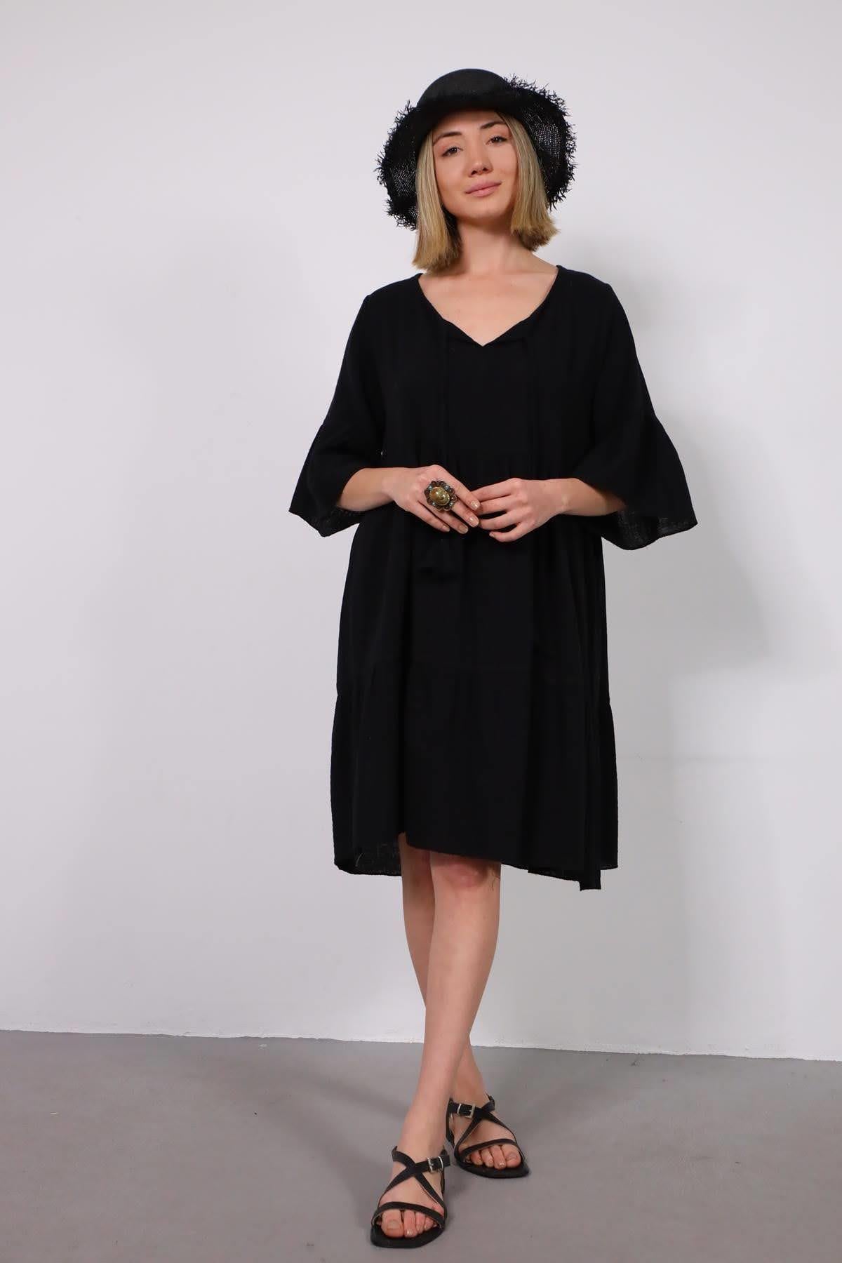 Siyah Yakası İp Detaylı Müslin Elbise - Şaman Butik Siyah Yakası İp Detaylı Müslin Elbise