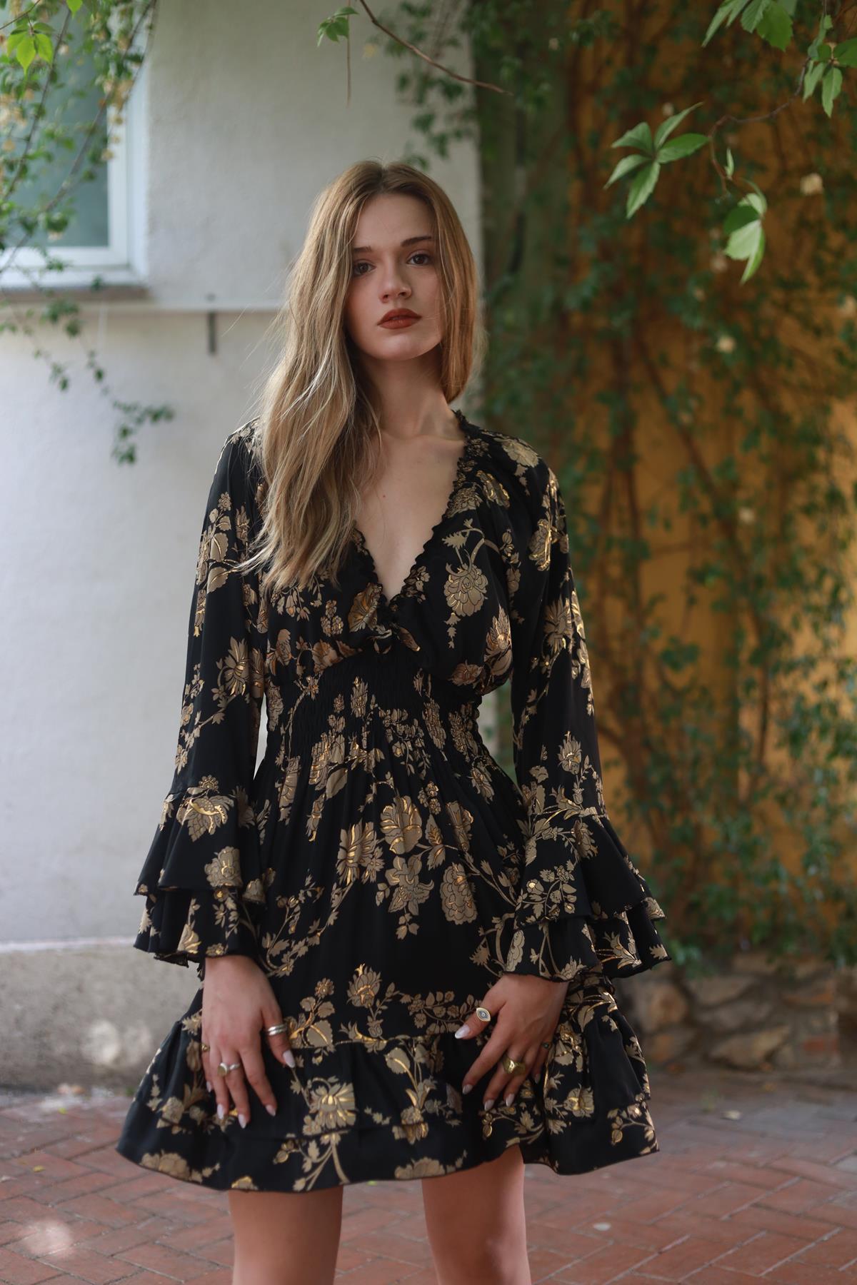 Siyah Desenli Kolları Volanlı Mini İpek Elbise