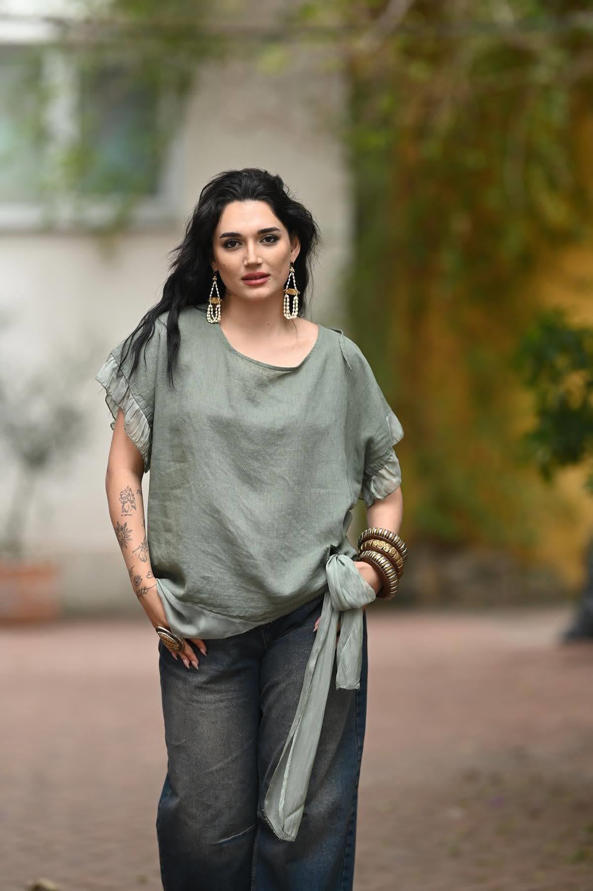 Haki Sırt Dekolteli İpek Detaylı Keten Bluz