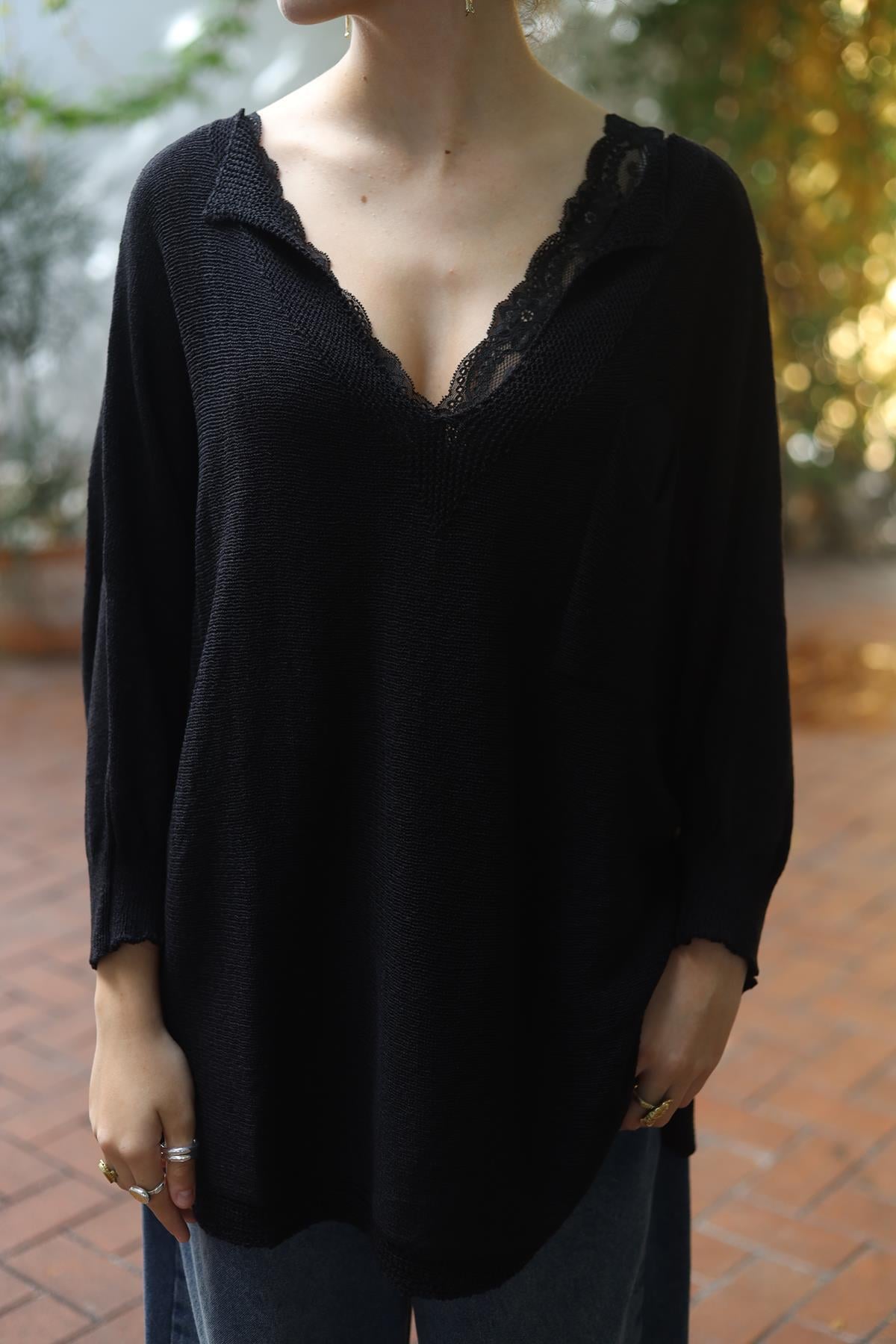 Siyah Yaka Detaylı Yırtmaçlı Triko Tunik