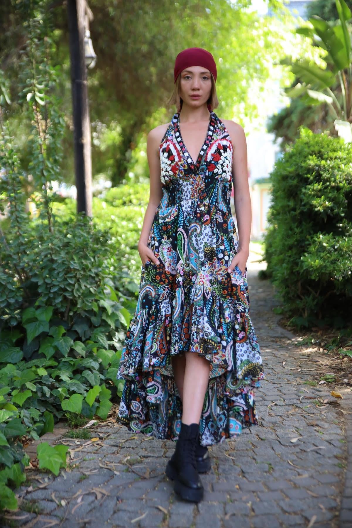 Siyah Boyundan Bağlamalı İşlemeli Önü Kısa Elbise - Şaman Butik Siyah Boyundan Bağlamalı İşlemeli Önü Kısa Elbise