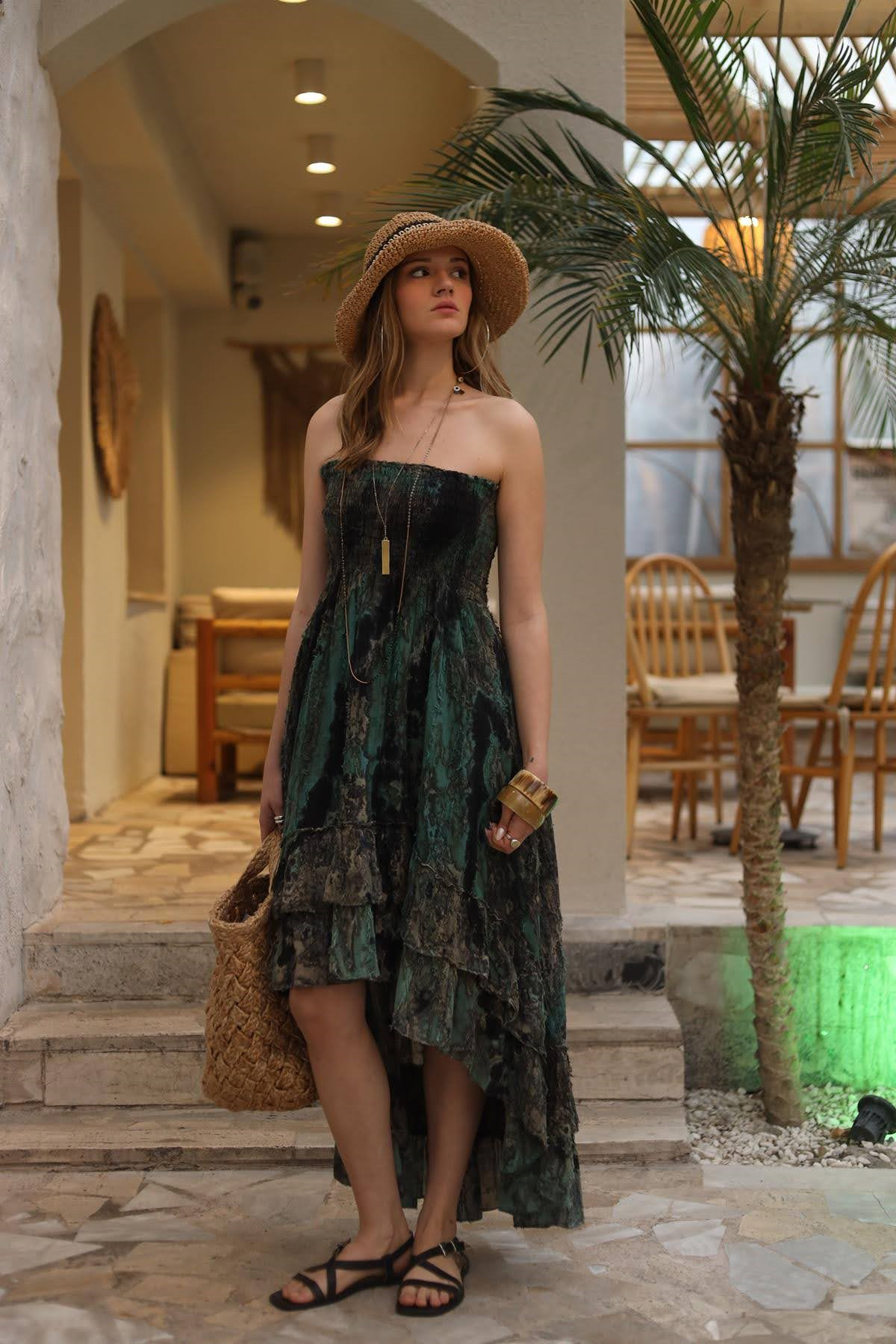 Petrol Mavisi Batikli Önü Kısa Straplez Elbise