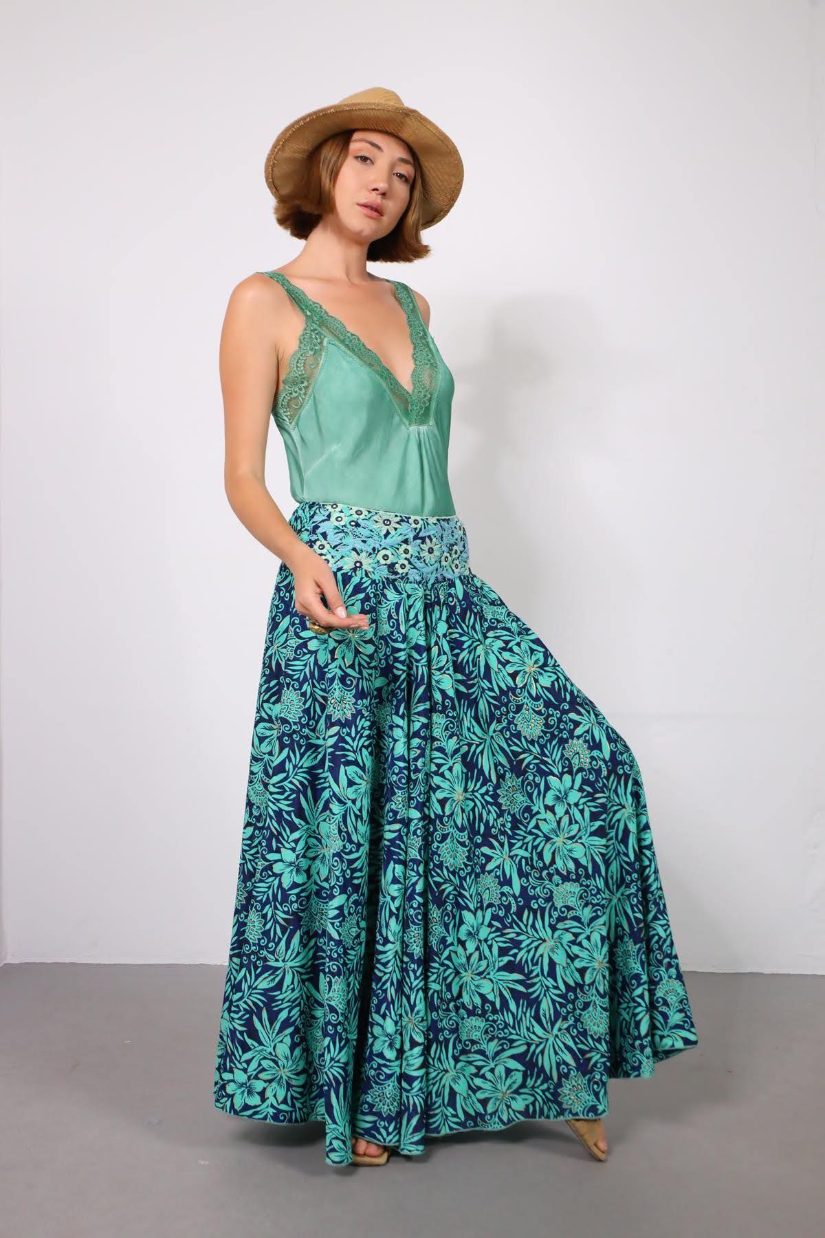 Lacivert Desenli İpek Pantolon Etek - Şaman Butik Lacivert Desenli İpek Pantolon Etek