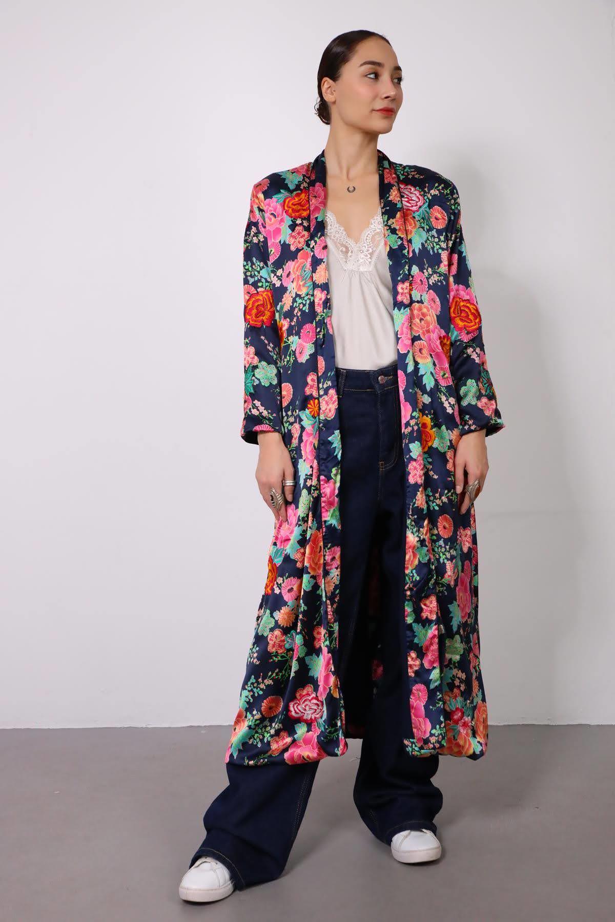 Lacivert Çiçek Desenli İşlemeli Beli Kuşaklı Kaftan · 3