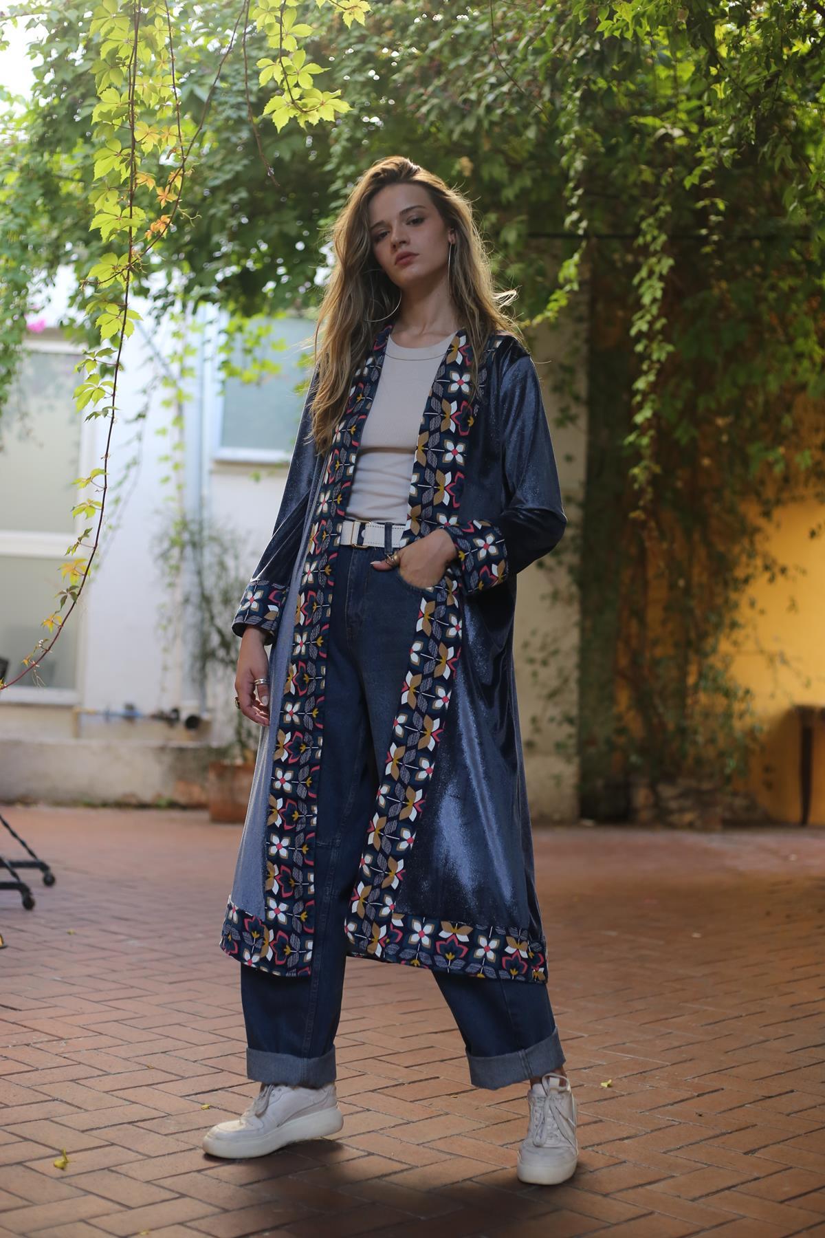 İndigo Mavi Kenarları Desenli Kadife Kaftan