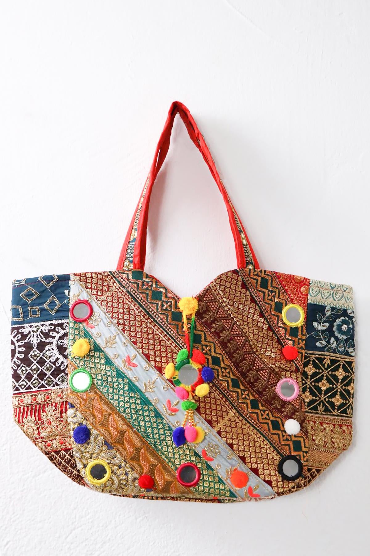 Kırmızı İşlemeli Aynalı Patchwork Çanta - Şaman Butik Kırmızı İşlemeli Aynalı Patchwork Çanta