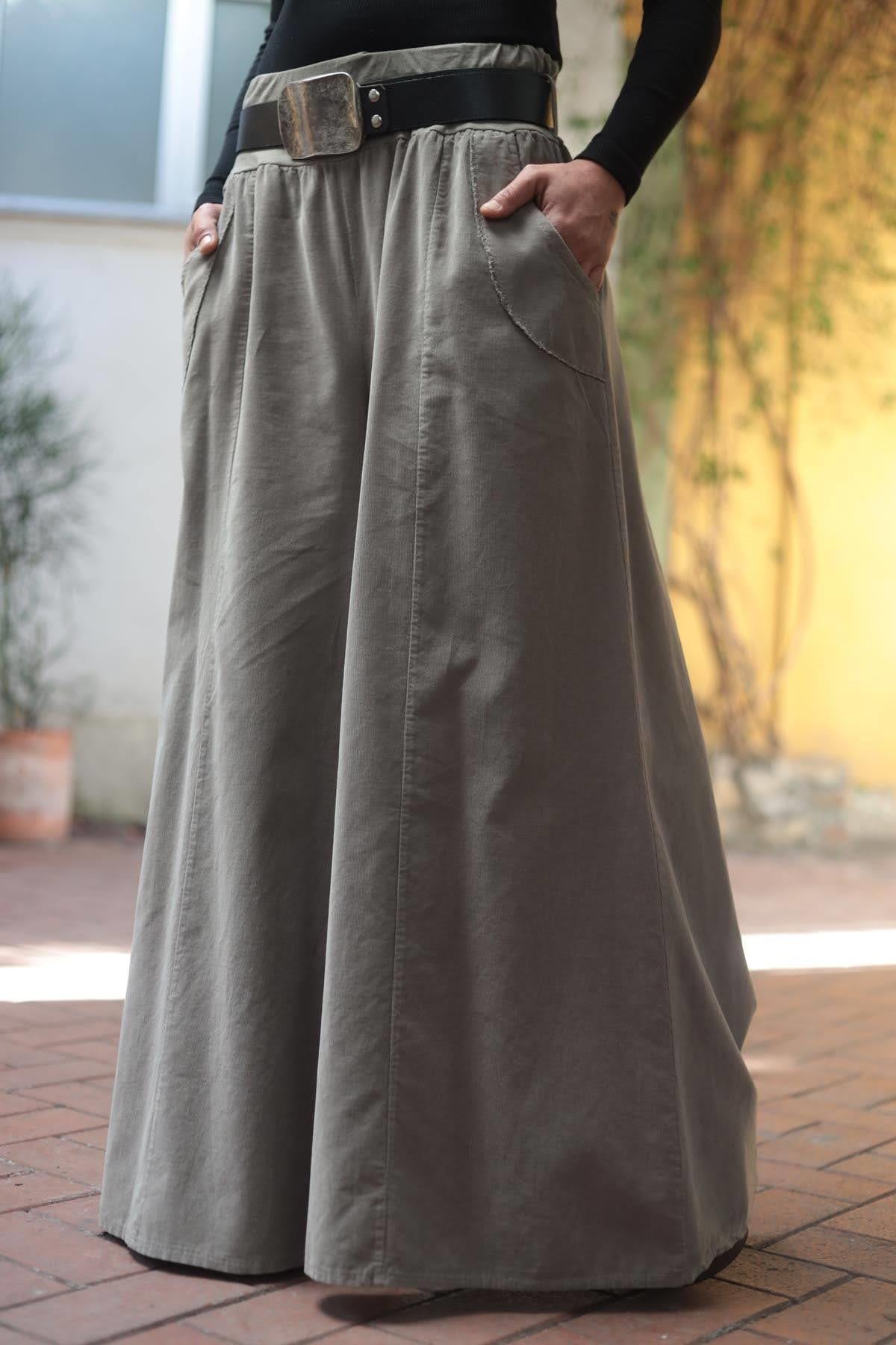 Vizon Rengi Cebi Dikiş Detaylı Kadife Pantolon