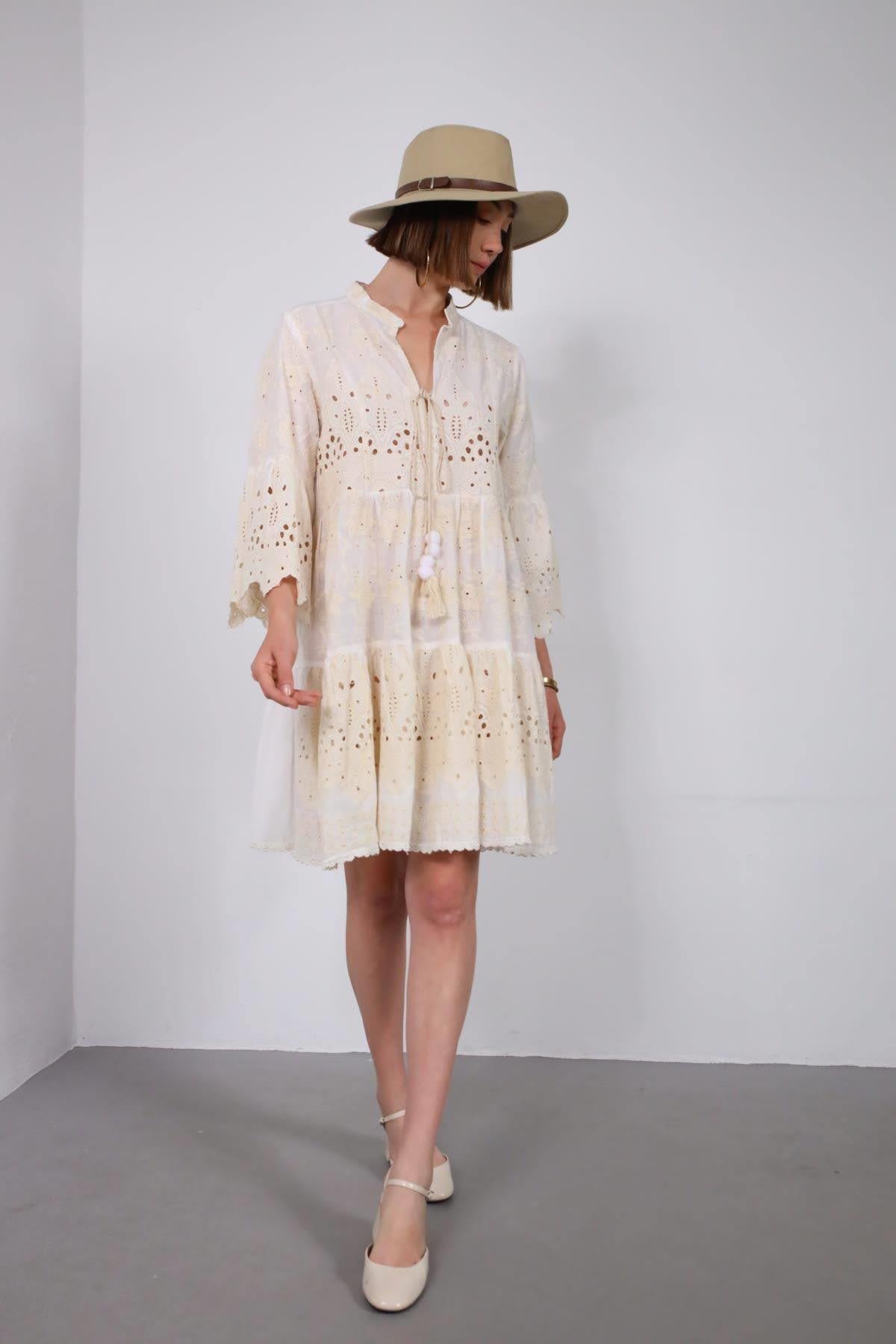 Ekru Hakim Yaka Püsküllü İspanyol Kol Dantel Elbise - Şaman Butik Ekru Hakim Yaka Püsküllü İspanyol Kol Dantel Elbise