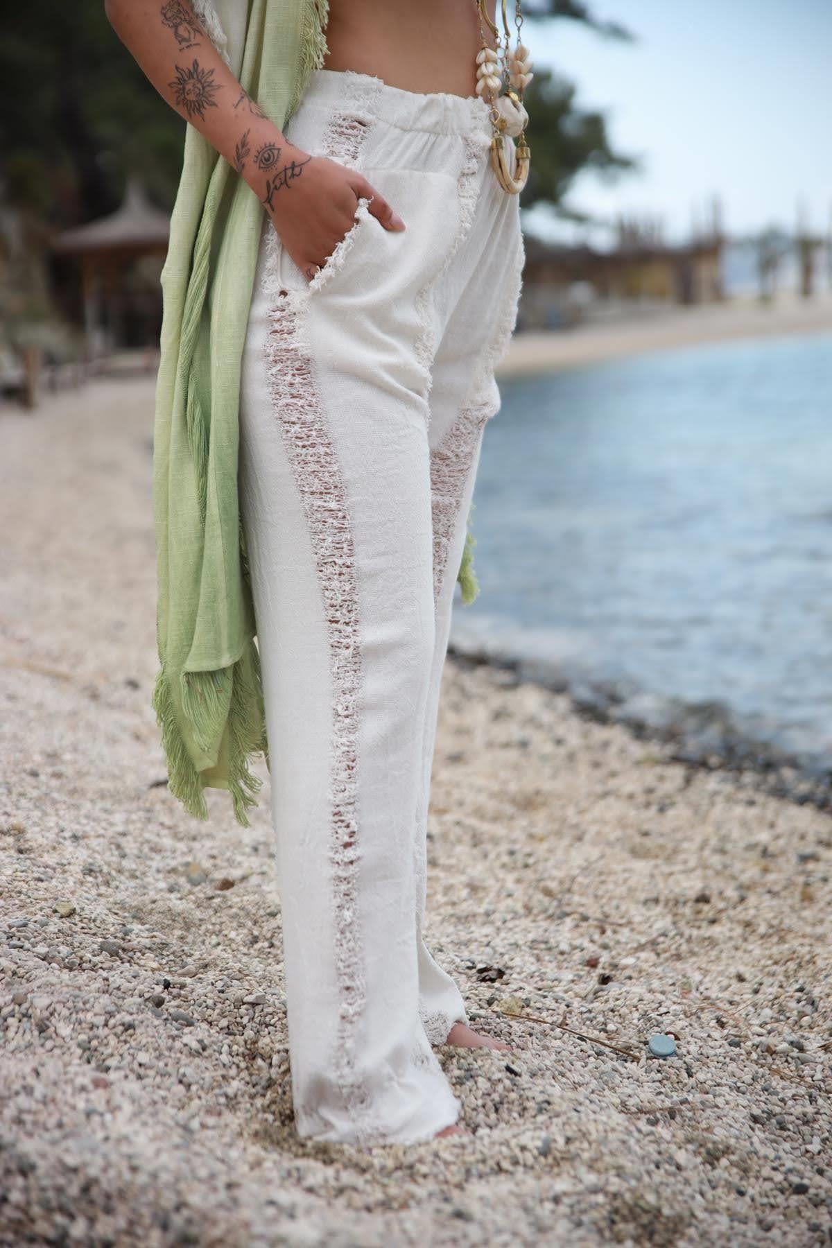 Ekru Beli Lastikli Yırtık Şerit Detaylı Pantolon