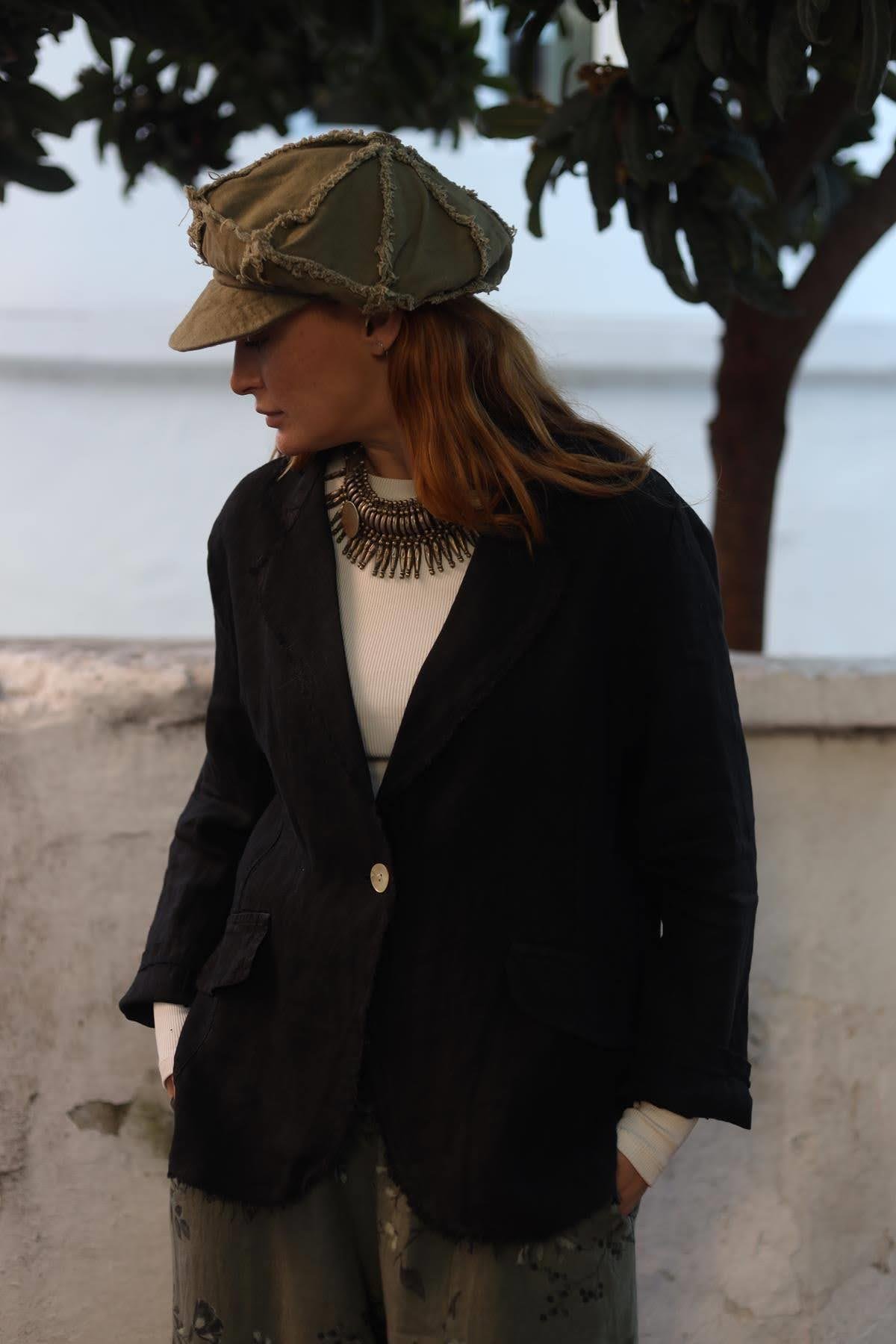 Siyah Saçak Detaylı Keten Ceket