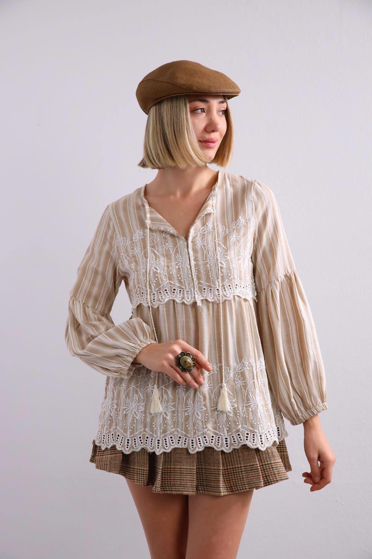 Krem Rengi Çizgili İşlemeli Bluz - Şaman Butik Krem Rengi Çizgili İşlemeli Bluz