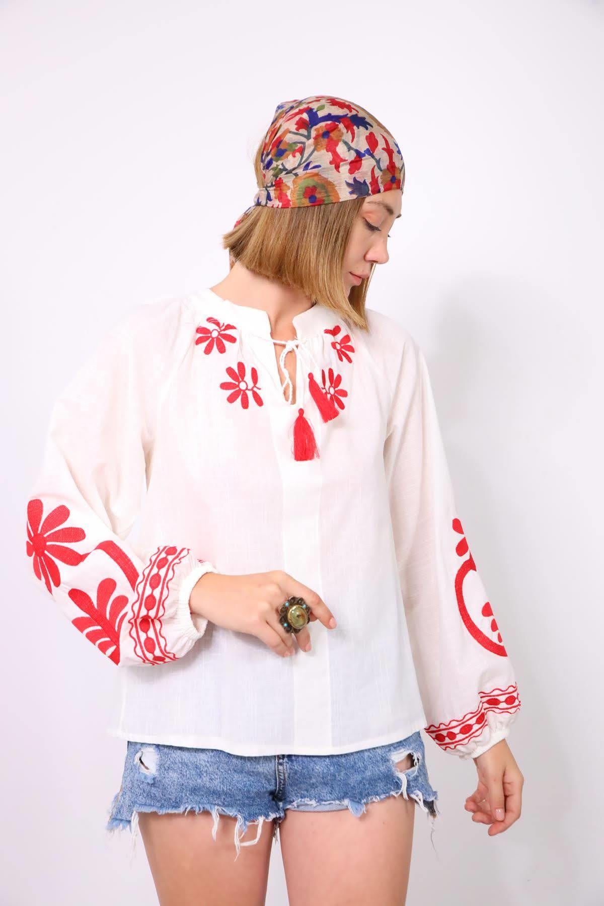 Beyaz Yakası Kesik Desenli Bluz - Şaman Butik - Bohem Giyim ve Aksesuar | Kadın & Erkek Beyaz Yakası Kesik Desenli Bluz