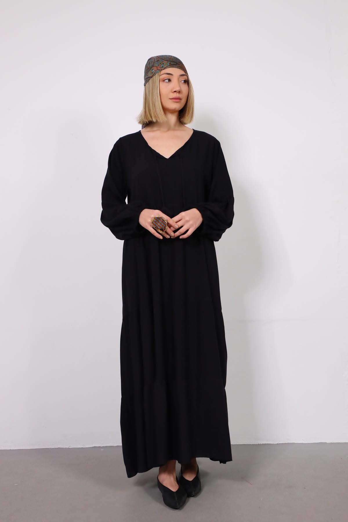 Siyah Kesik Yaka Püsküllü Elbise - Şaman Butik Siyah Kesik Yaka Püsküllü Elbise