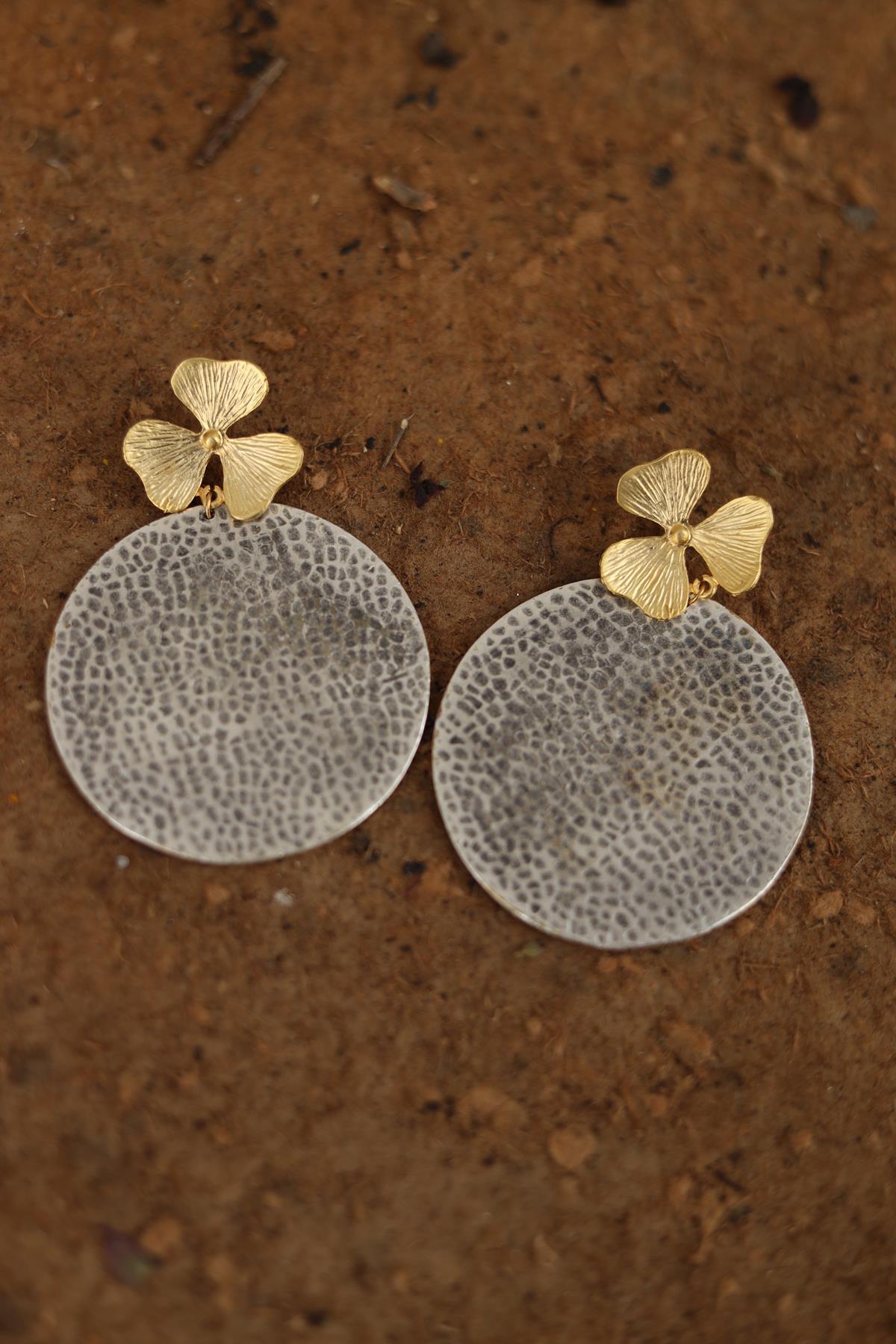 Yaprak Detaylı Halka Küpe