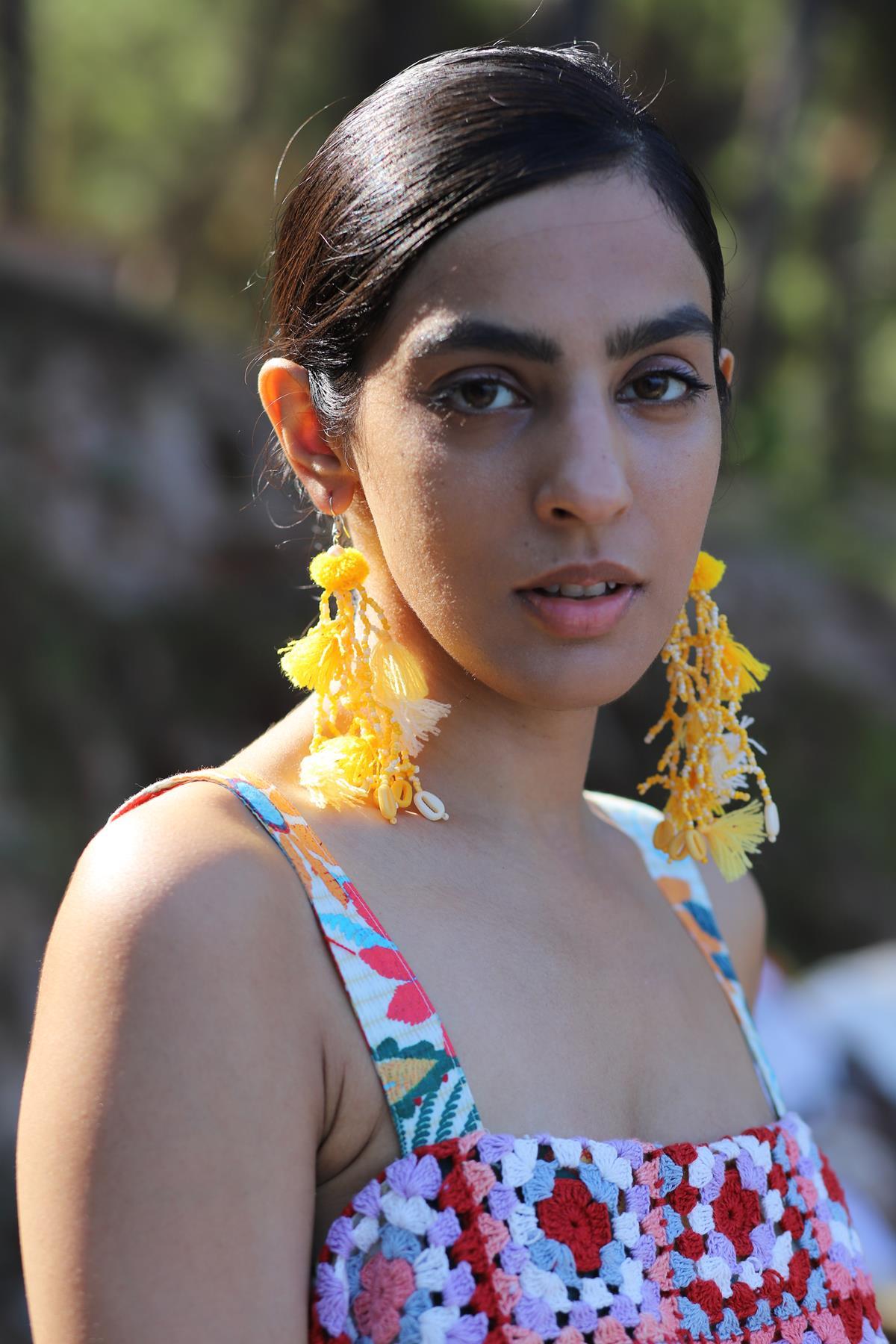  Sarıı El Yapımı Sallantılı Tasarım Küpe